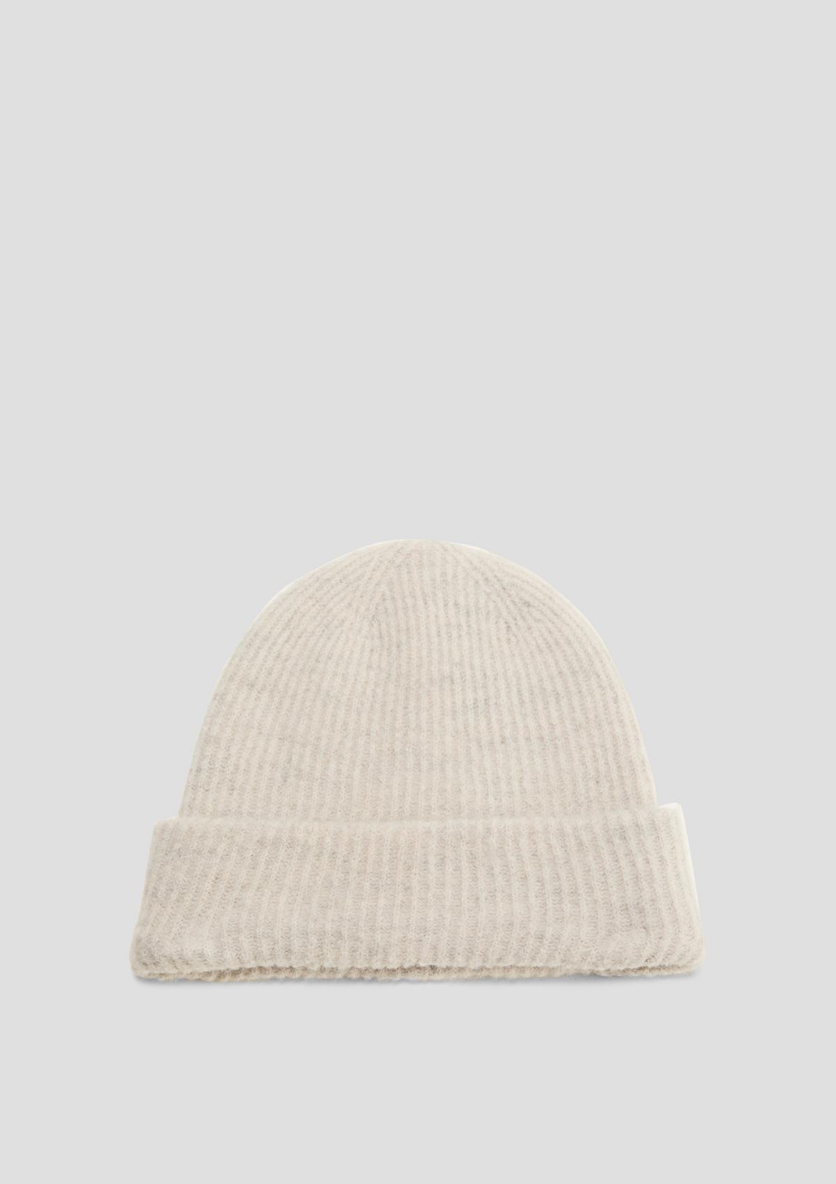 Knit hat in a wool blend
