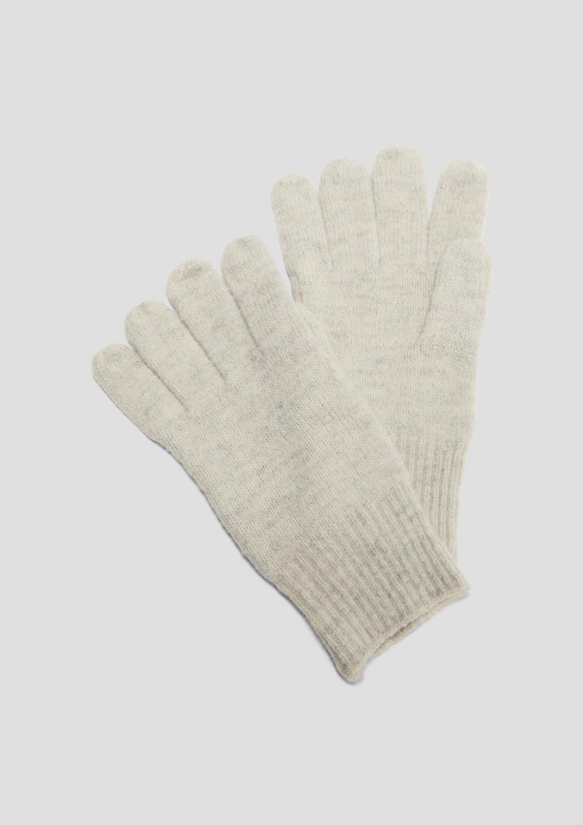 Fine knit gloves