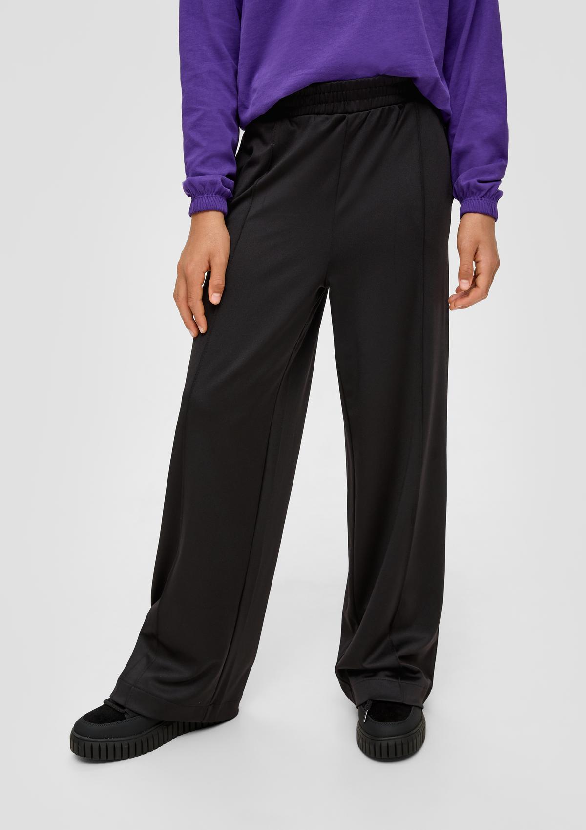 Loose: žerzejové kalhoty se širokými nohavicemi