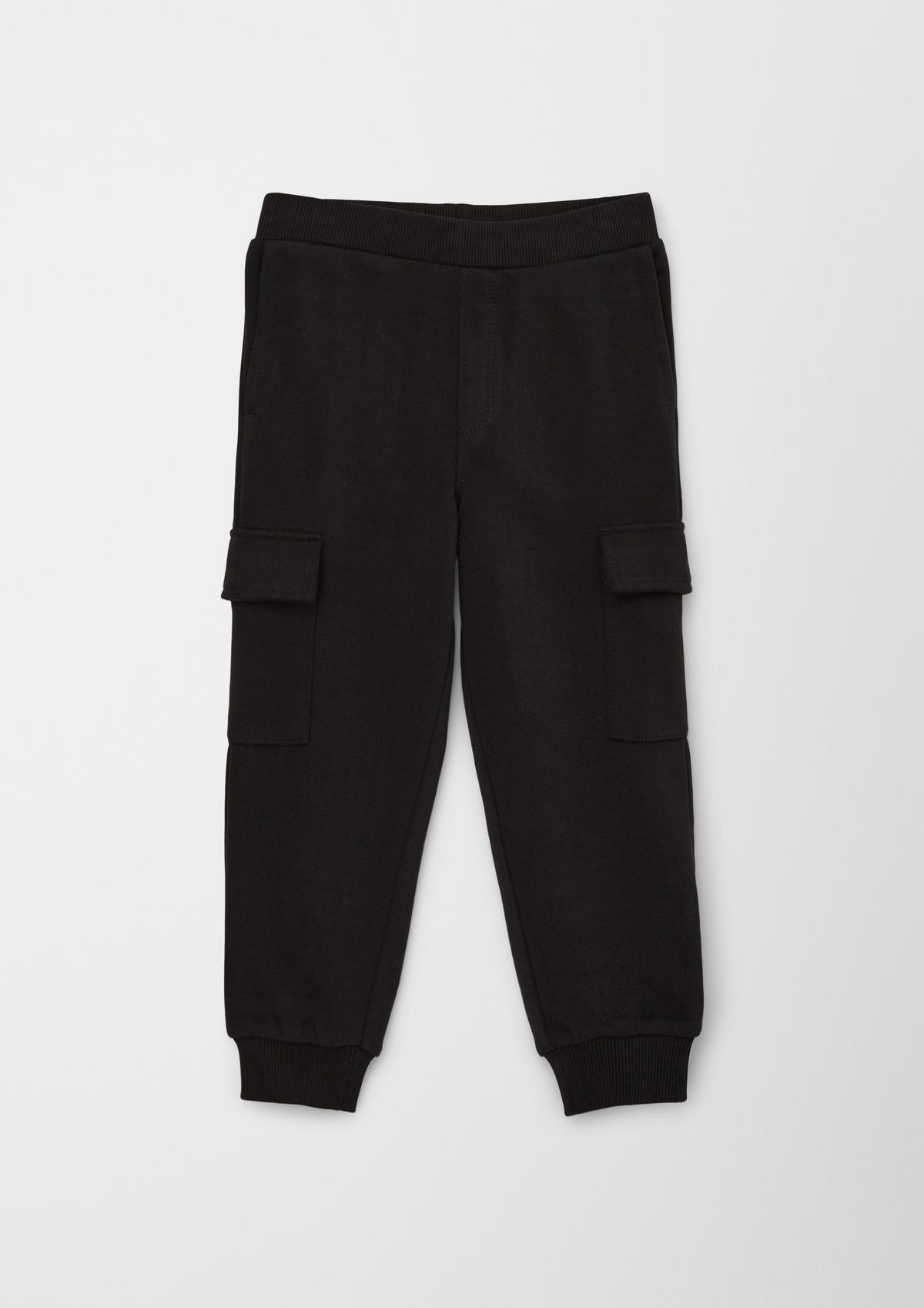 Loose fit: tracksuit bottoms with cargo pockets