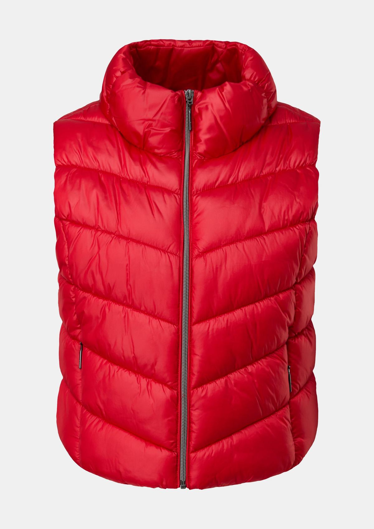 comma Short quilted body warmer with a stand-up collar