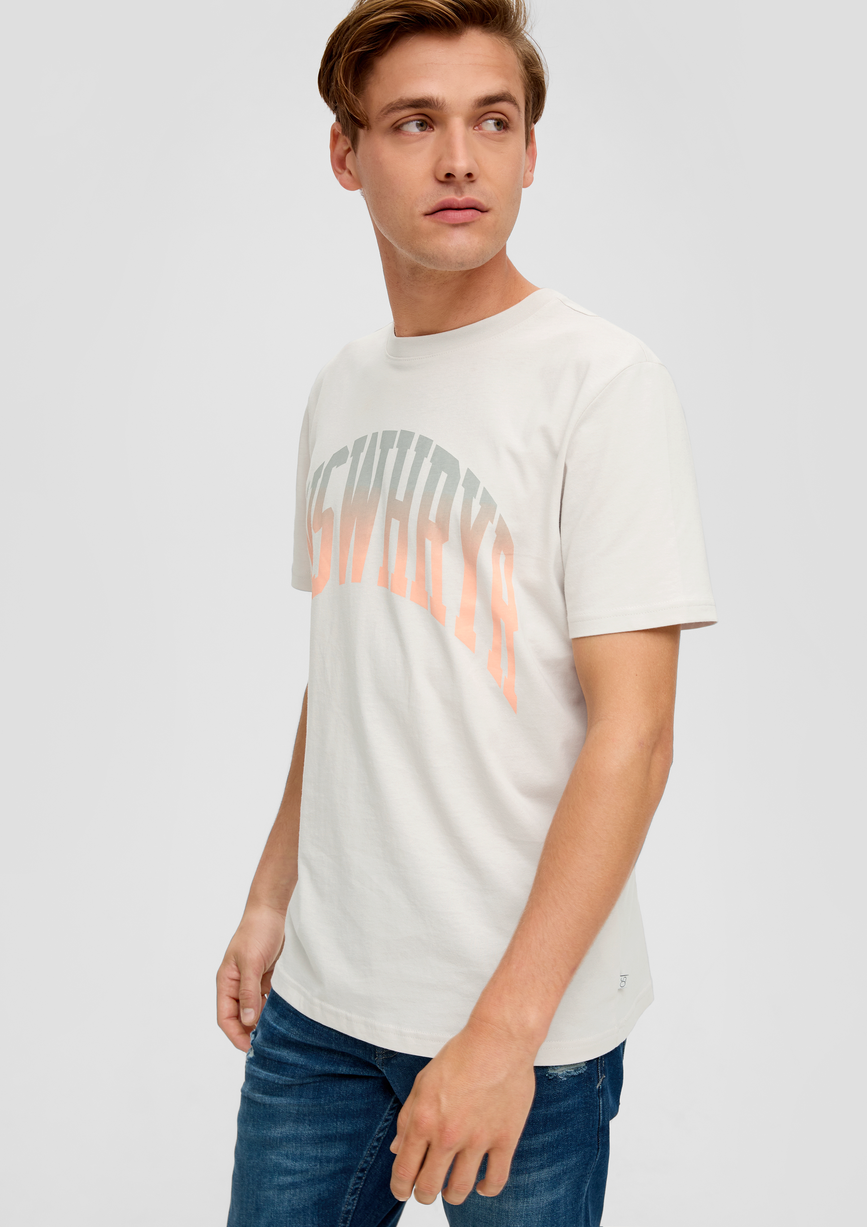 - with offwhite print a front T-shirt