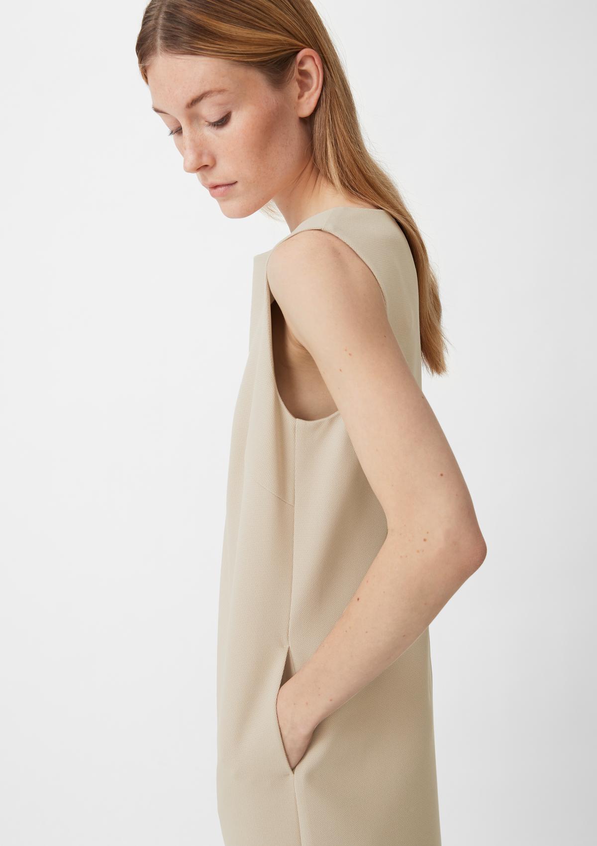 comma Dress with a piqué texture
