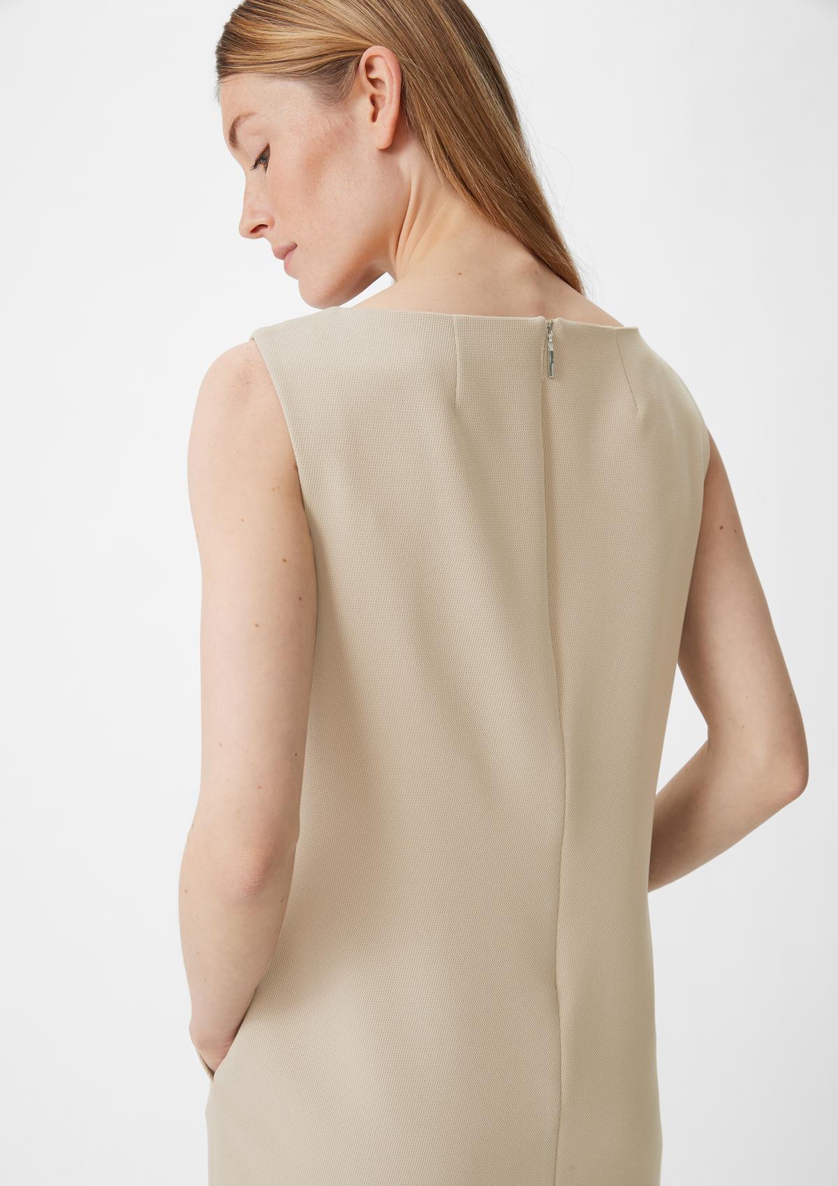 comma Dress with a piqué texture