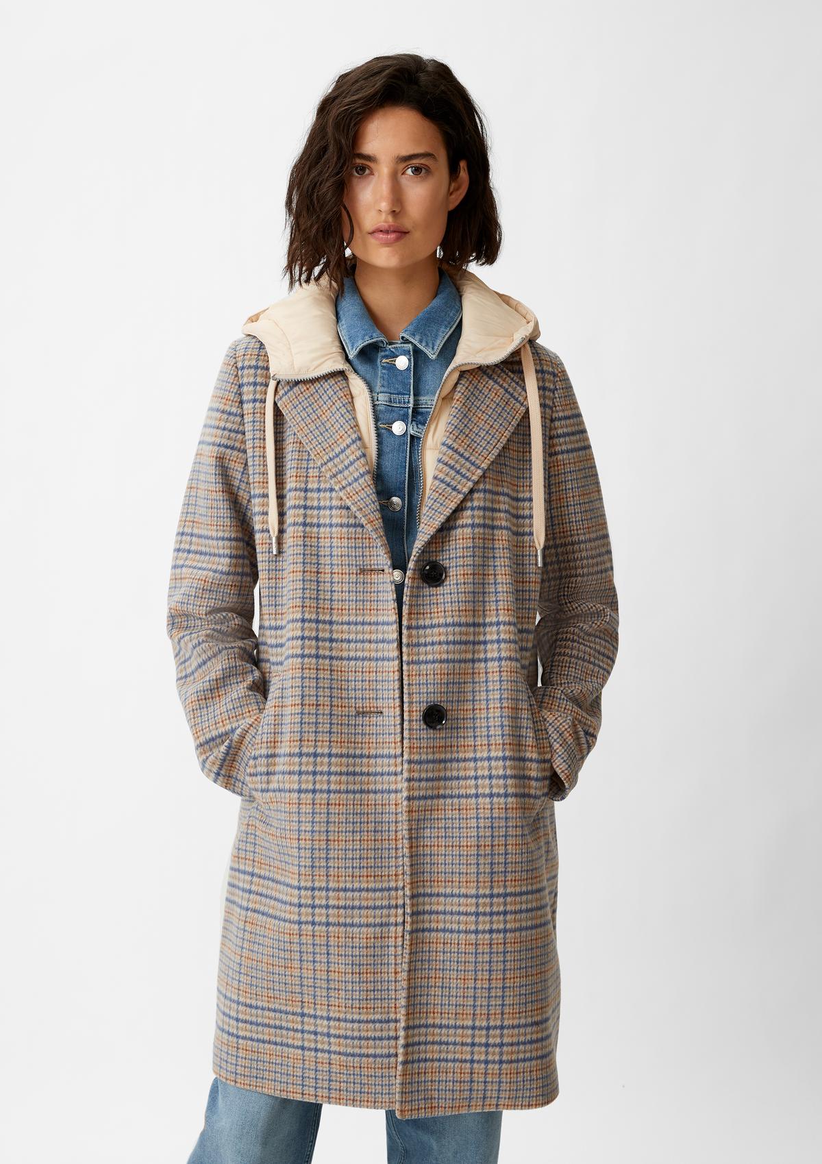Wool blend coat with an insert