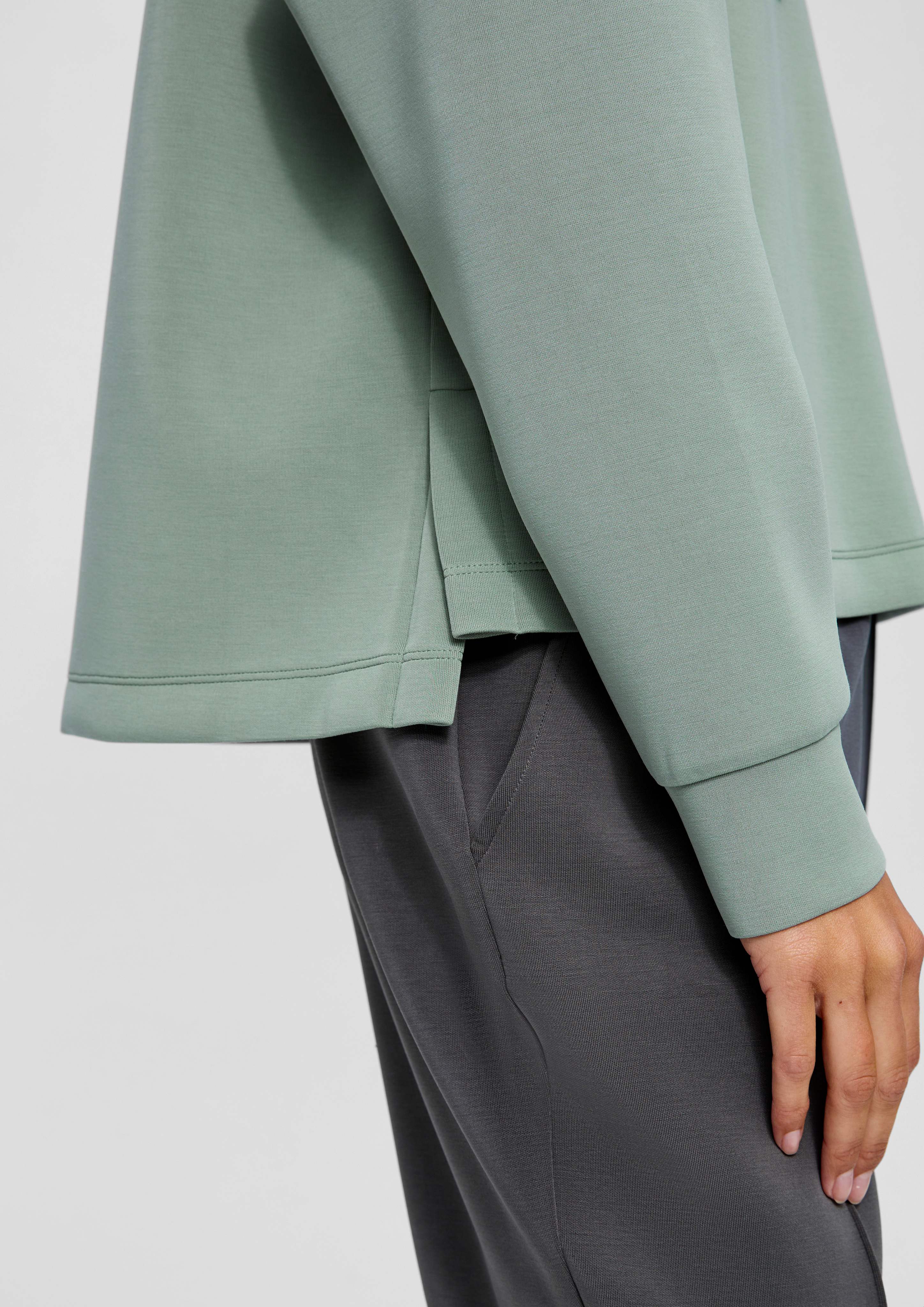 Sweatshirt in 7210 & 2074