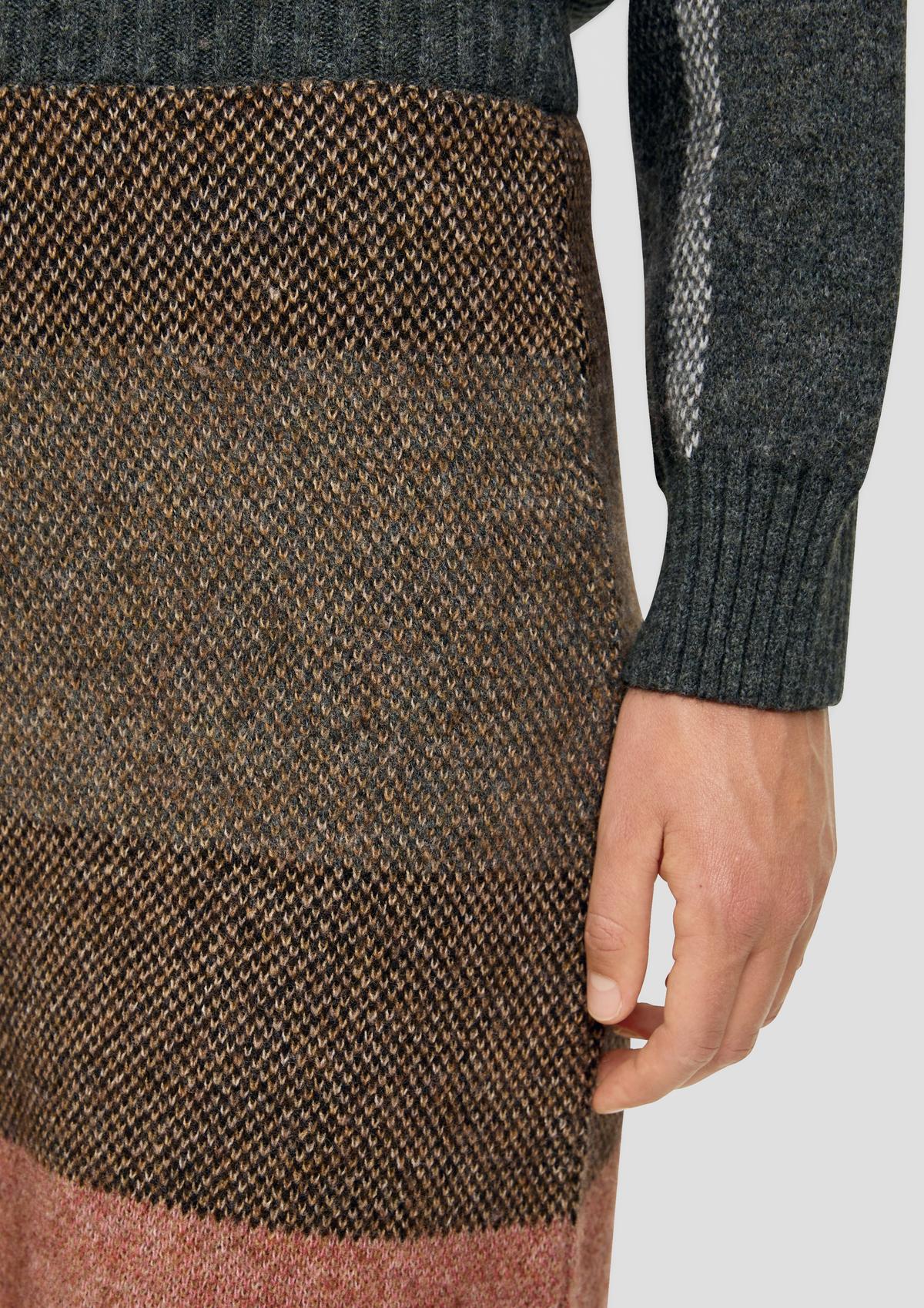 Knitted skirt with a check multicolor - pattern
