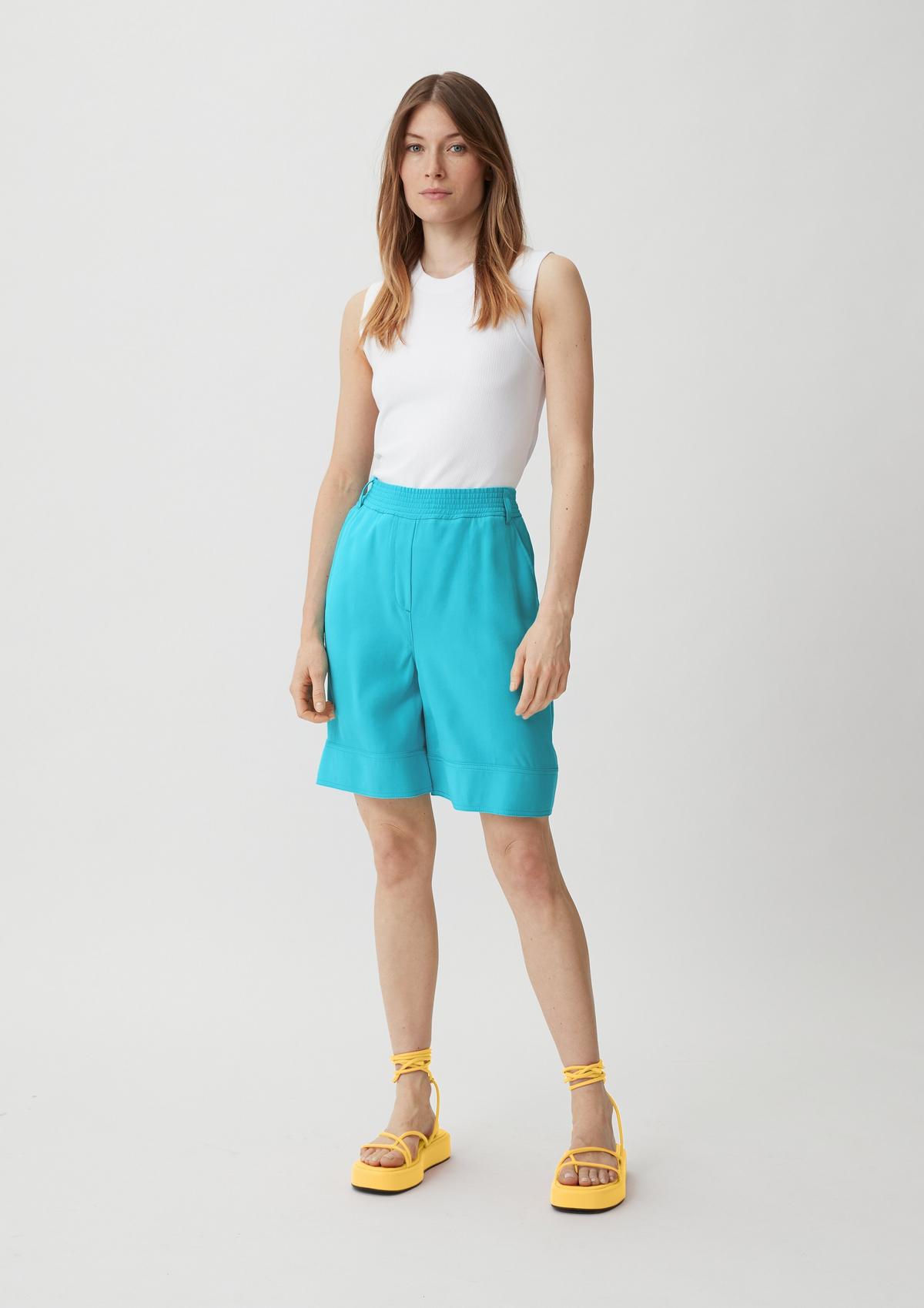 comma Relaxed fit: Shorts in a viscose blend