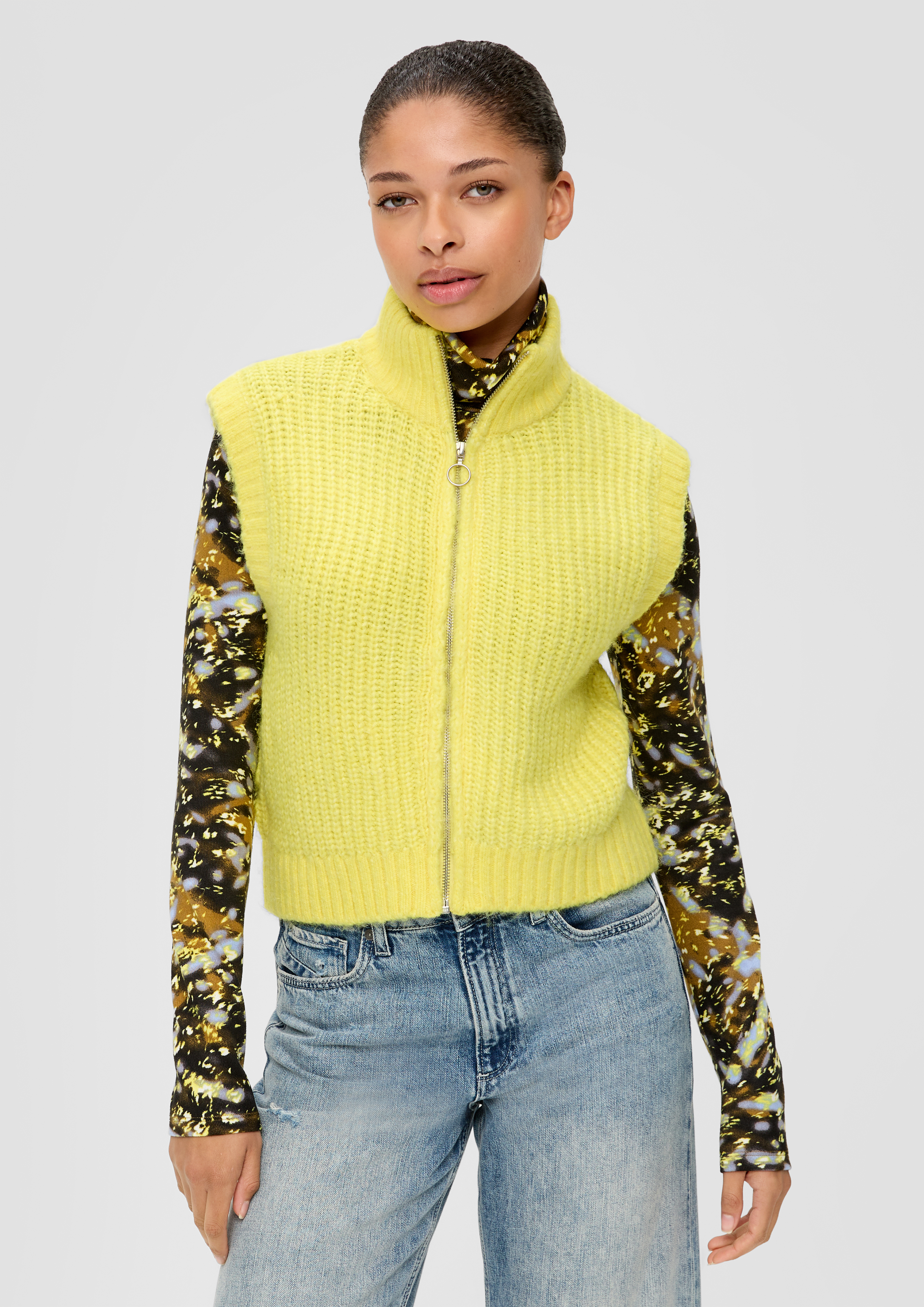 Sleeveless knitted jumper in 