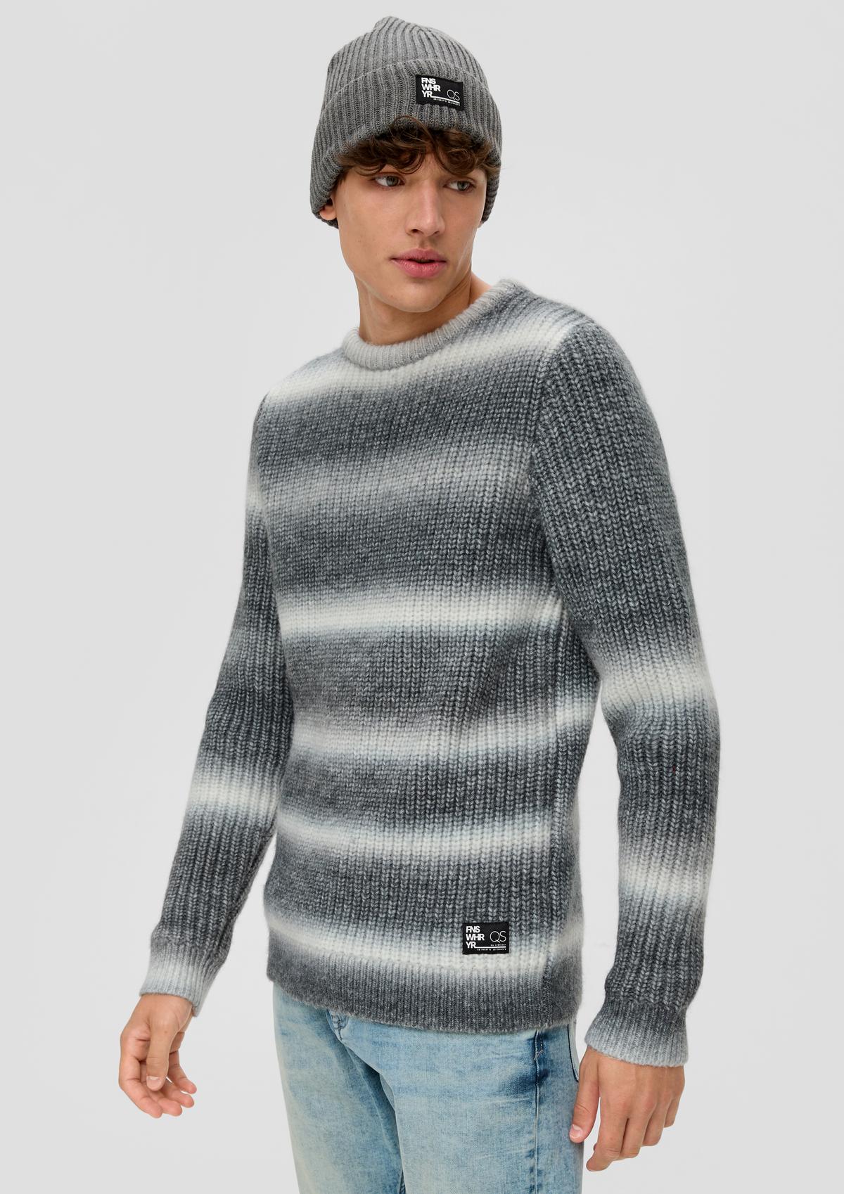 Prugasti pleteni pulover