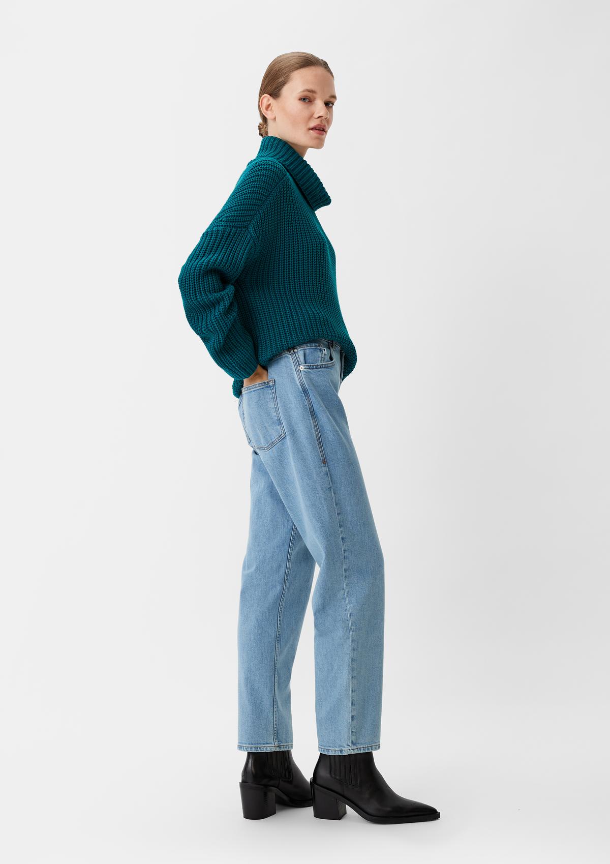 Mom fit: jeans with a slim leg