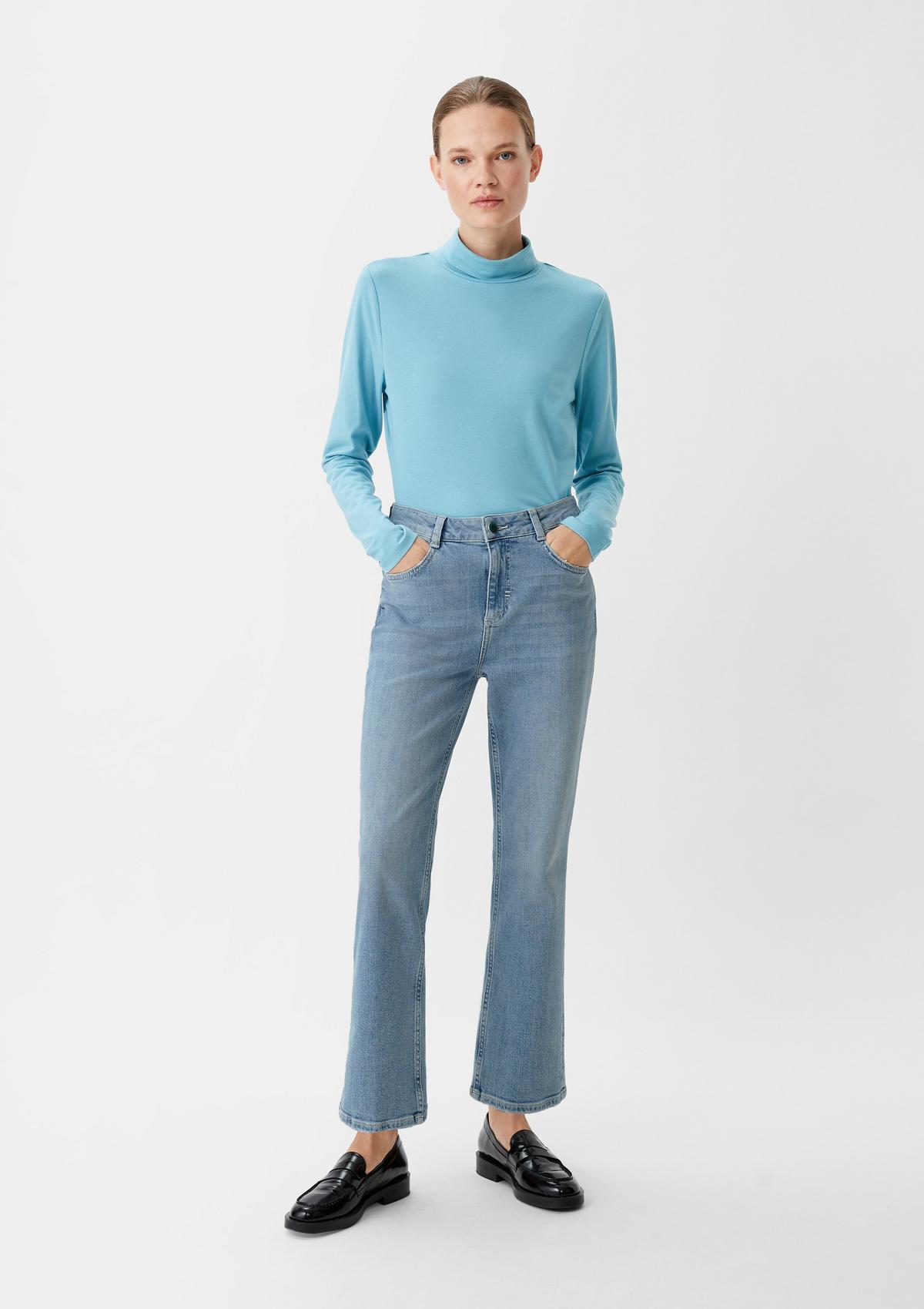 Relaxed fit: flared jeans