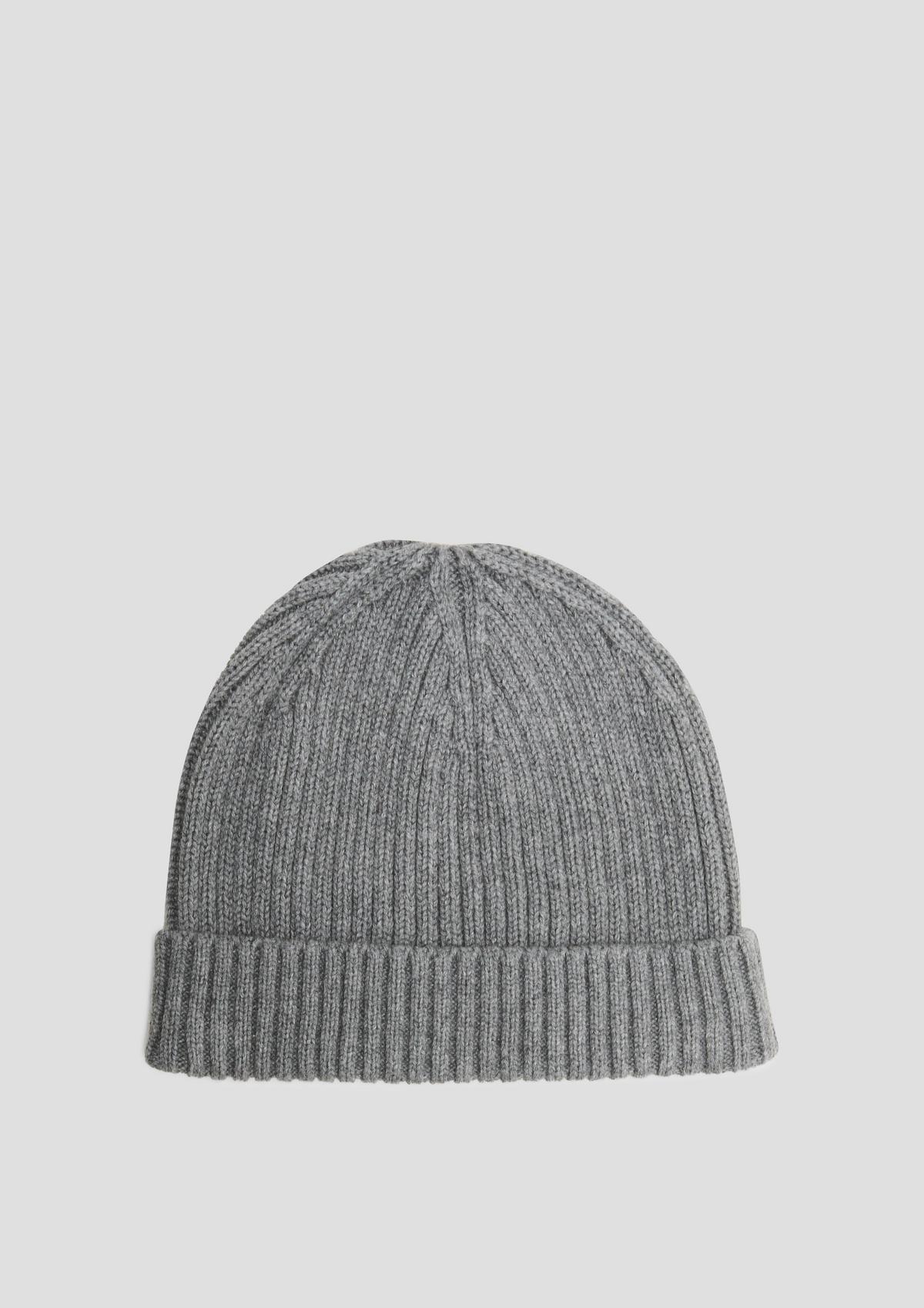 Knitted hat made of cotton