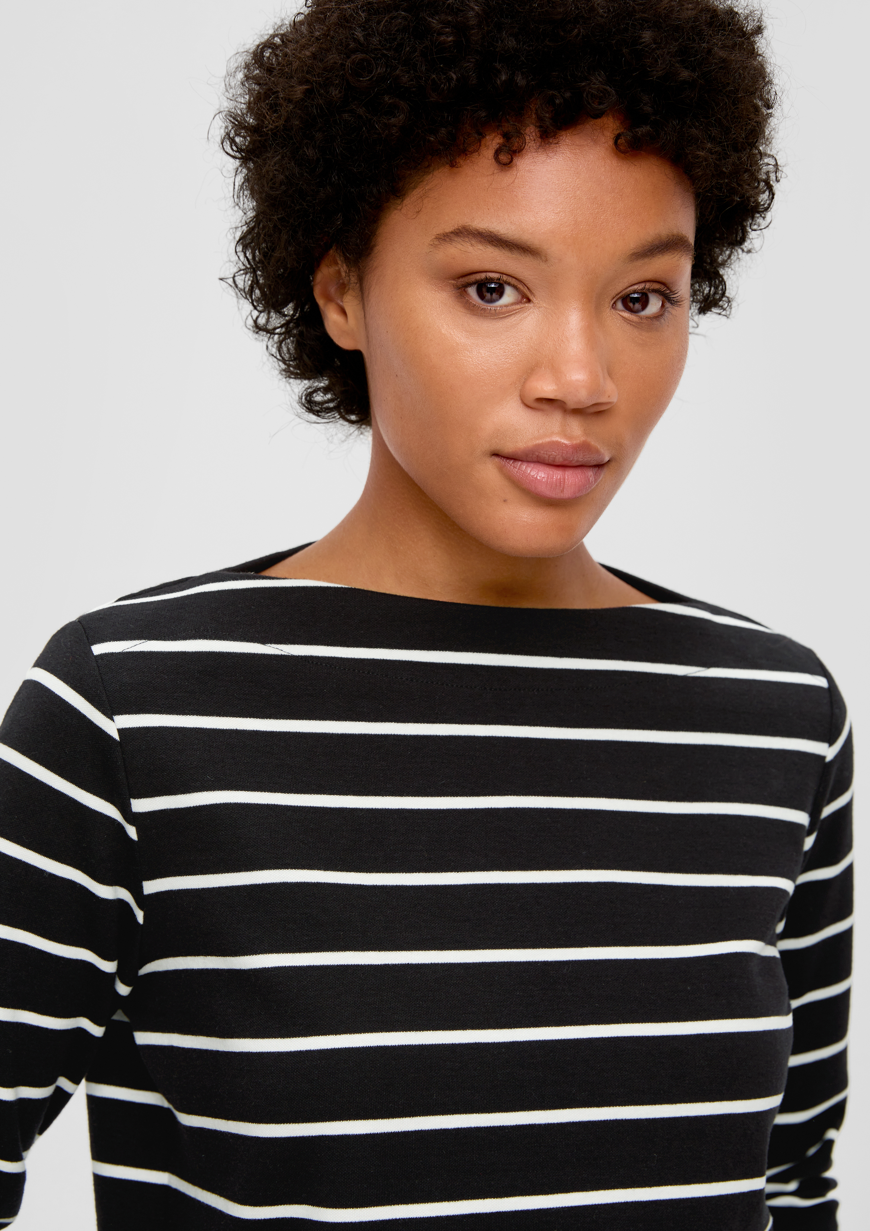 Sweatshirt in 99H1, 84H1 & 59H1