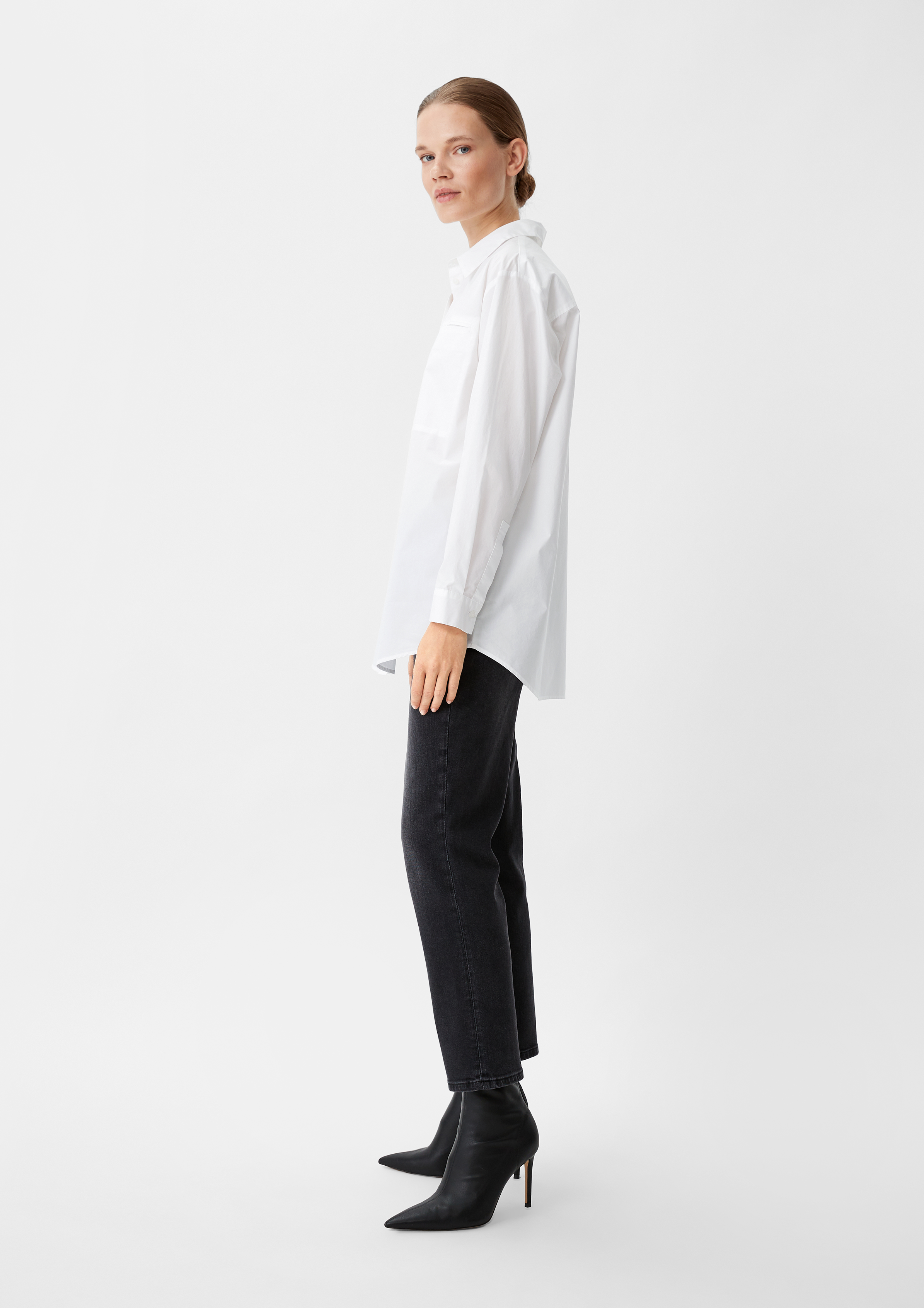 Cotton blouse with a piped pocket - white | Comma