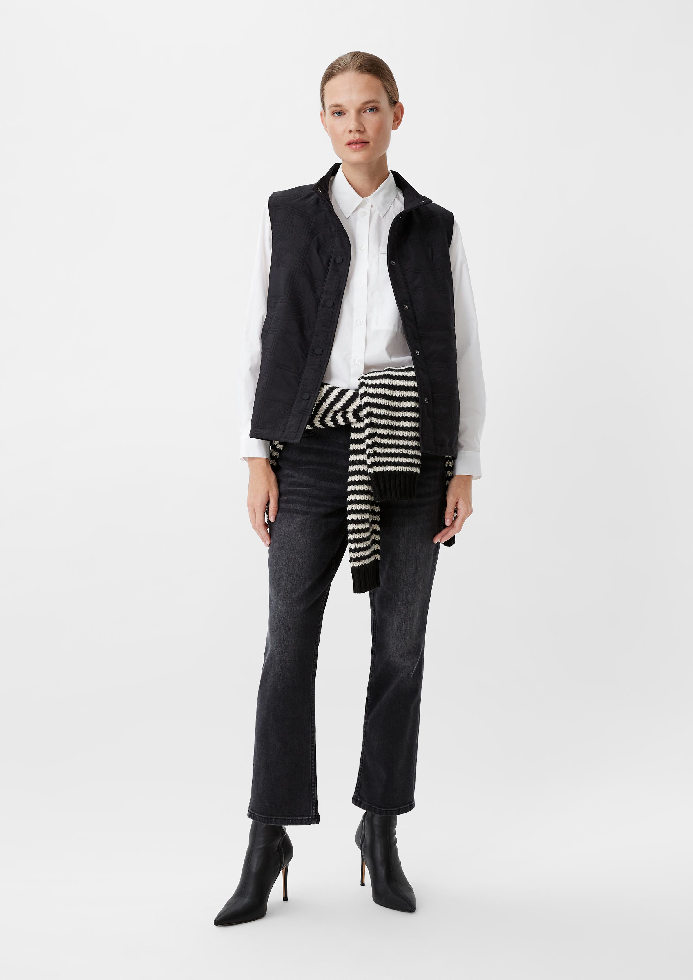 Cotton blouse with a piped pocket - white | Comma