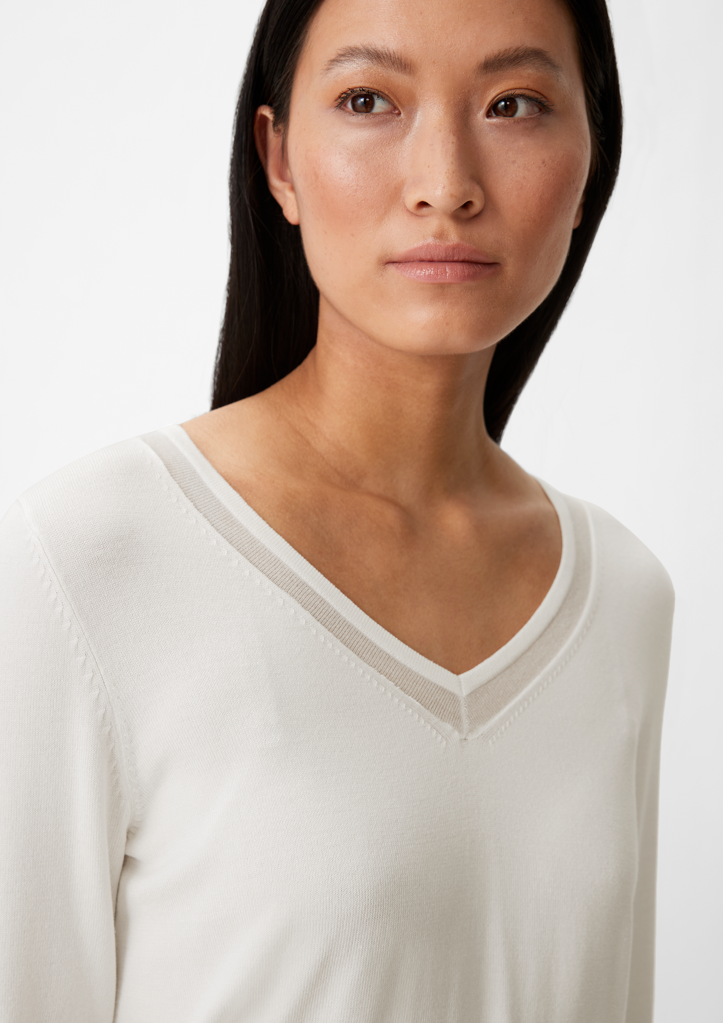 Majestic Long Sleeve Viscose V-Neck Tee in Blanc/White
