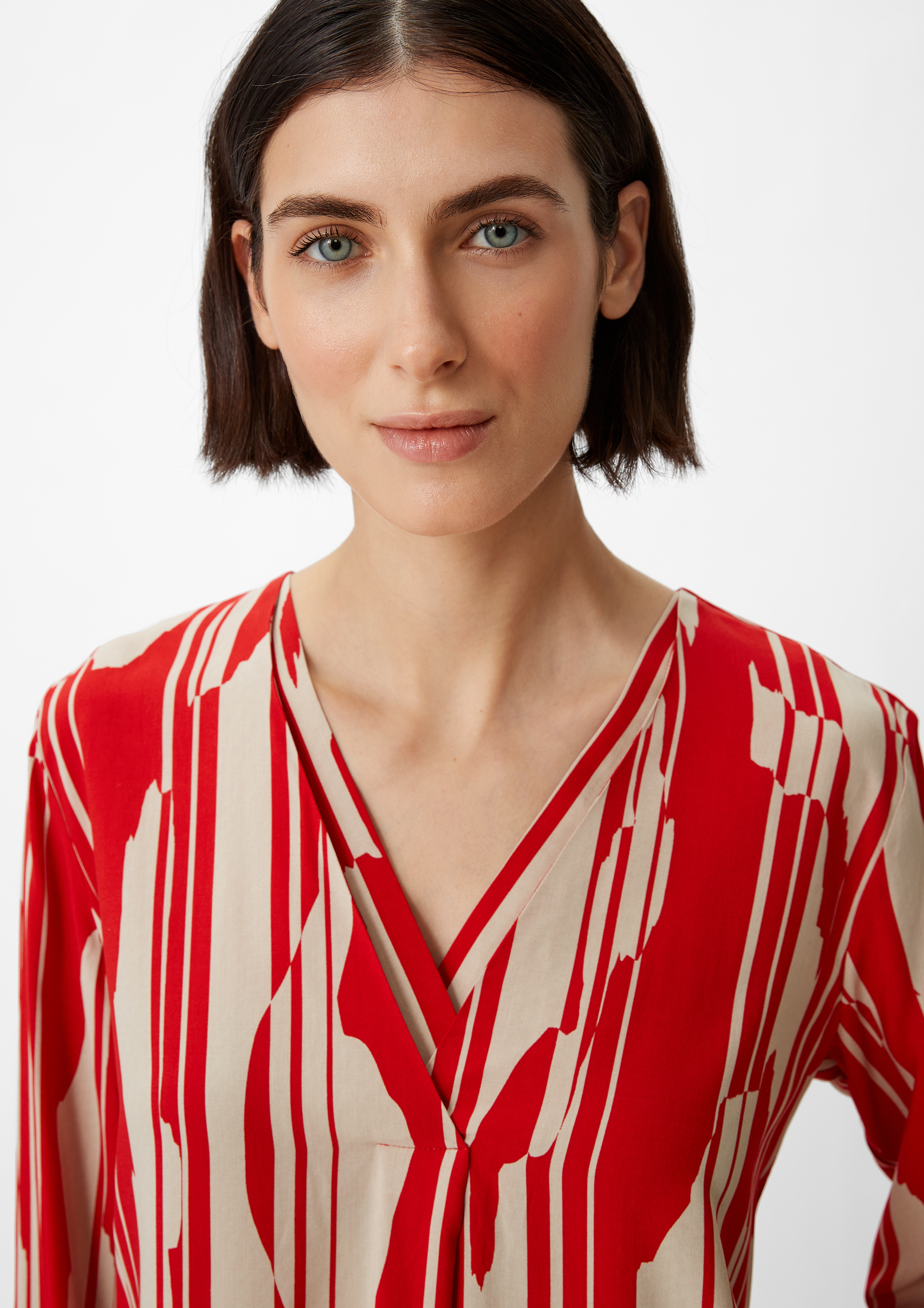 Satin blouse made of viscose cranberry Comma