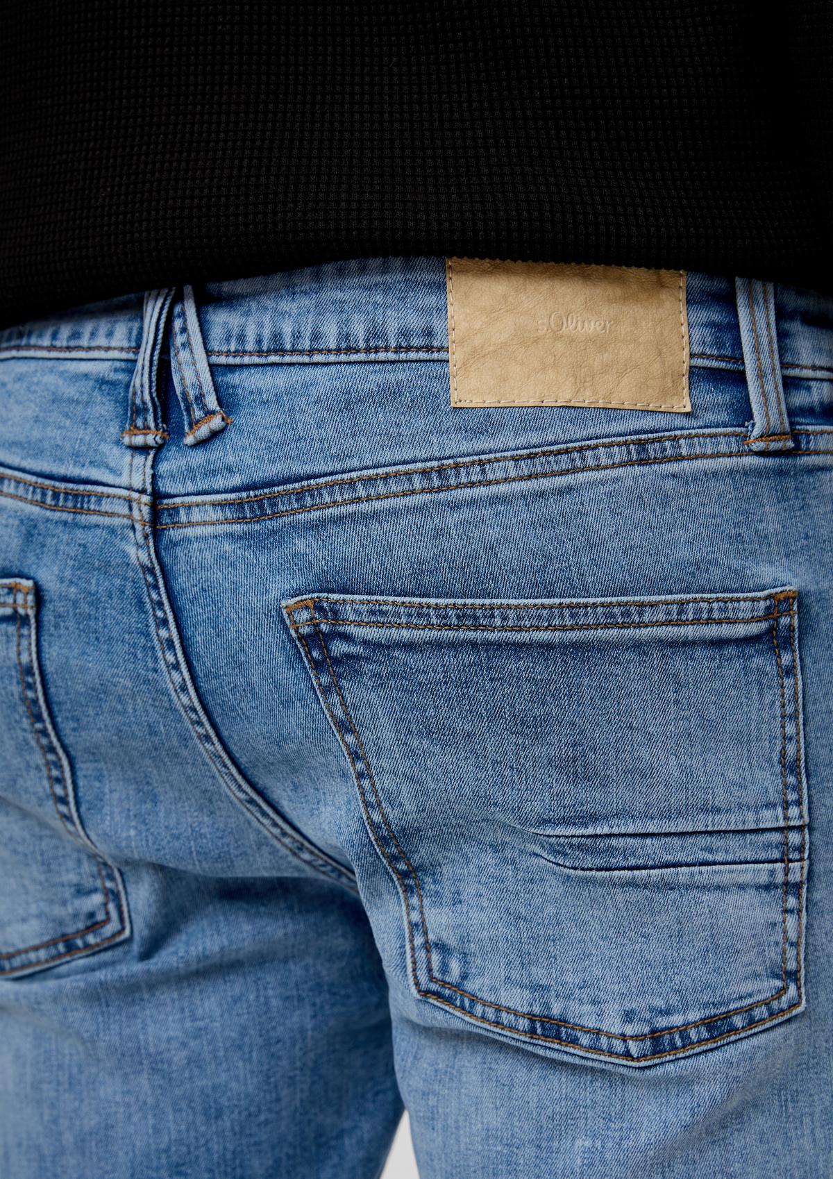 s.Oliver Slim: džínsy s obnosenou a spranou úpravou