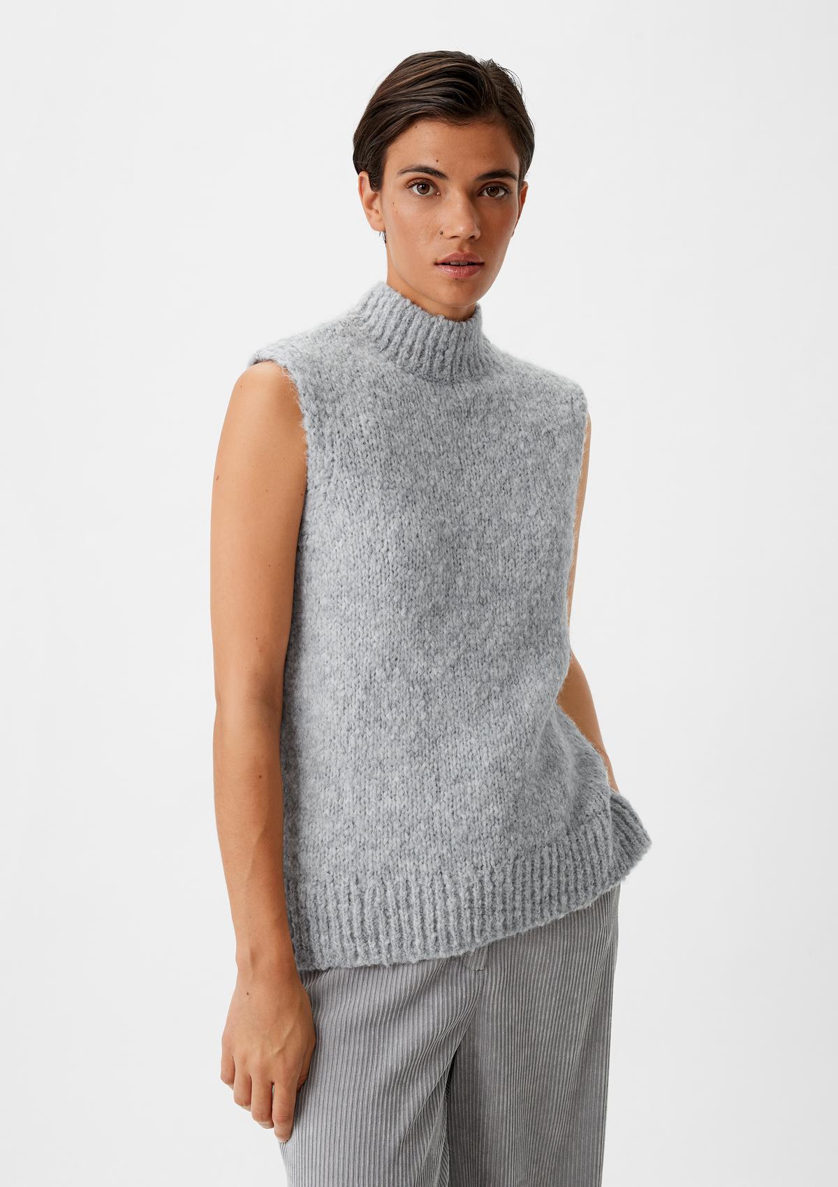 Sleeveless knitted jumper in an alpaca blend