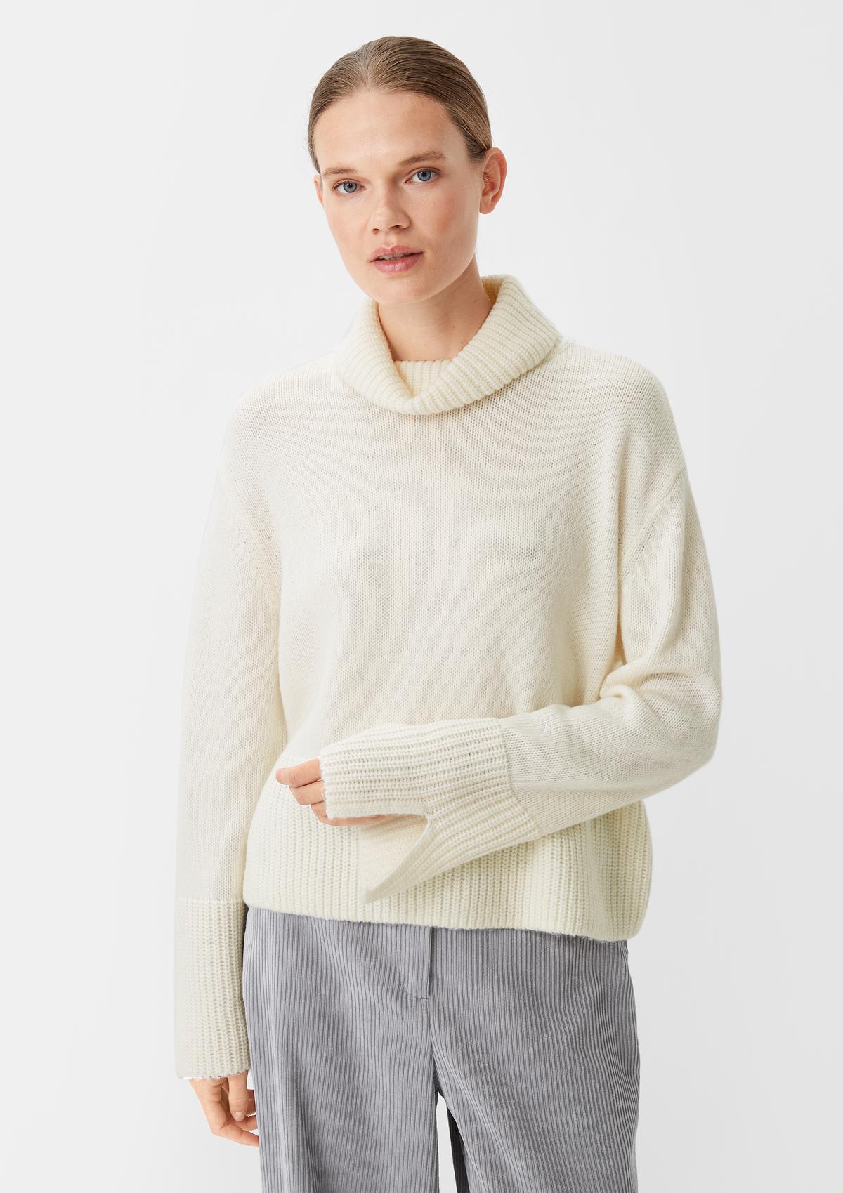 Knitted jumper with a wide ribbed trim