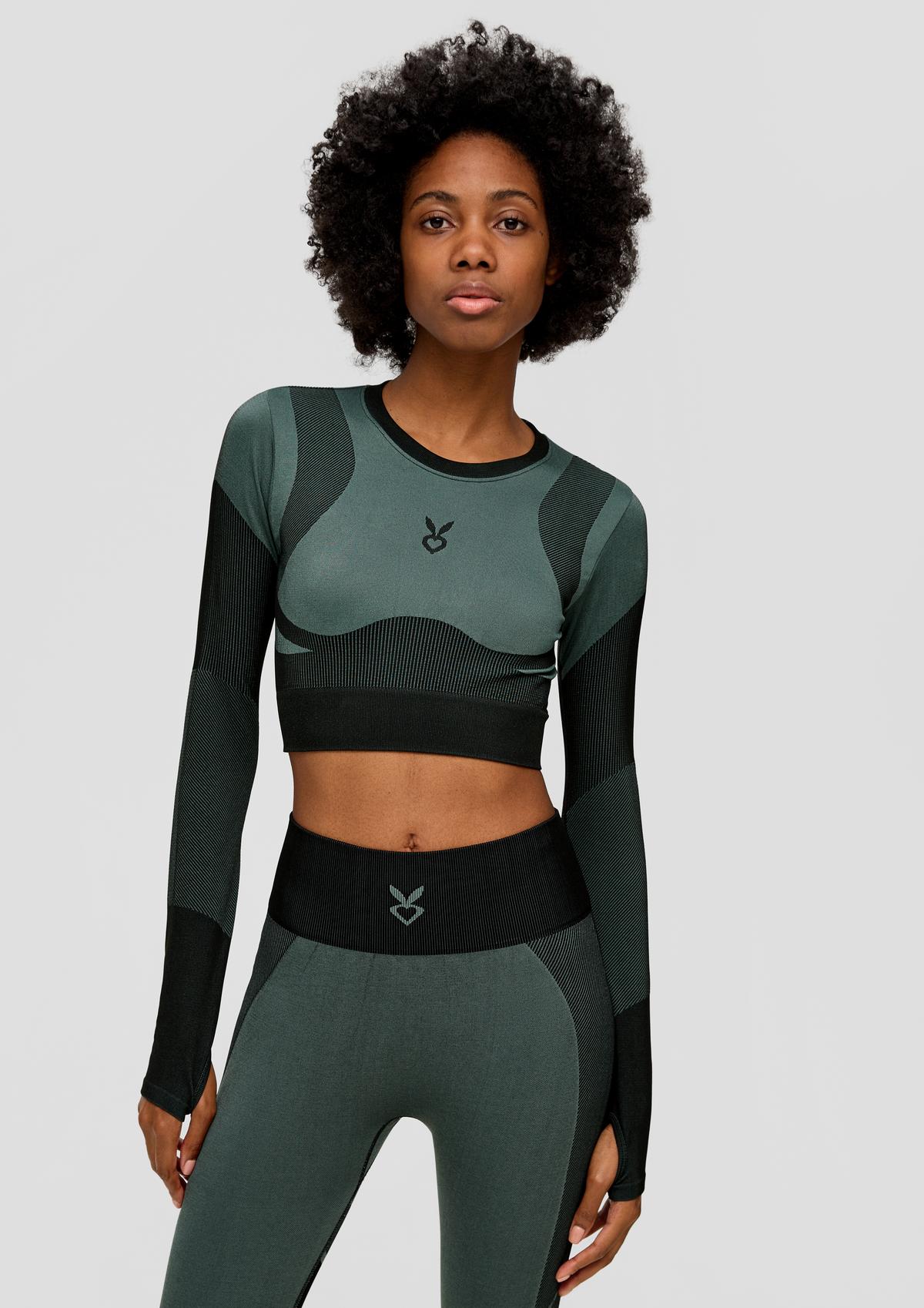 Cropped sports top