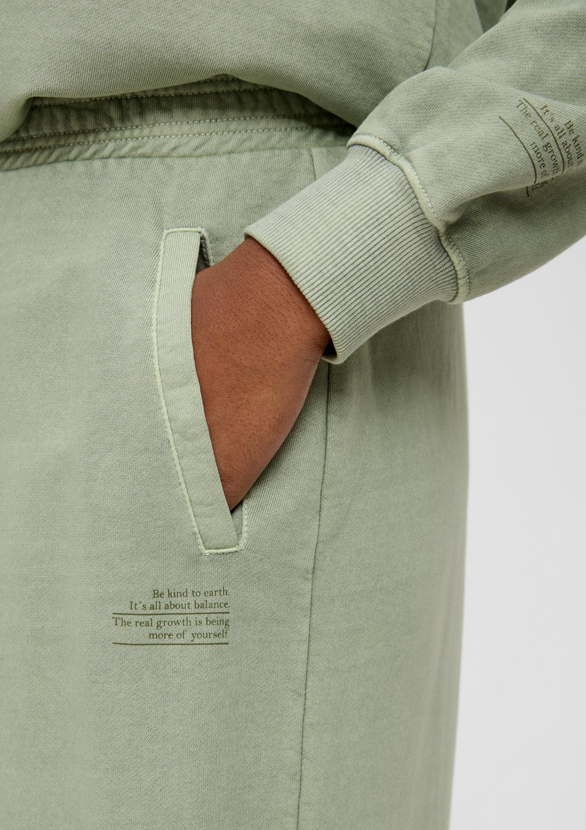 s.Oliver Relaxed: Športne hlače z natisnjenim detajlom