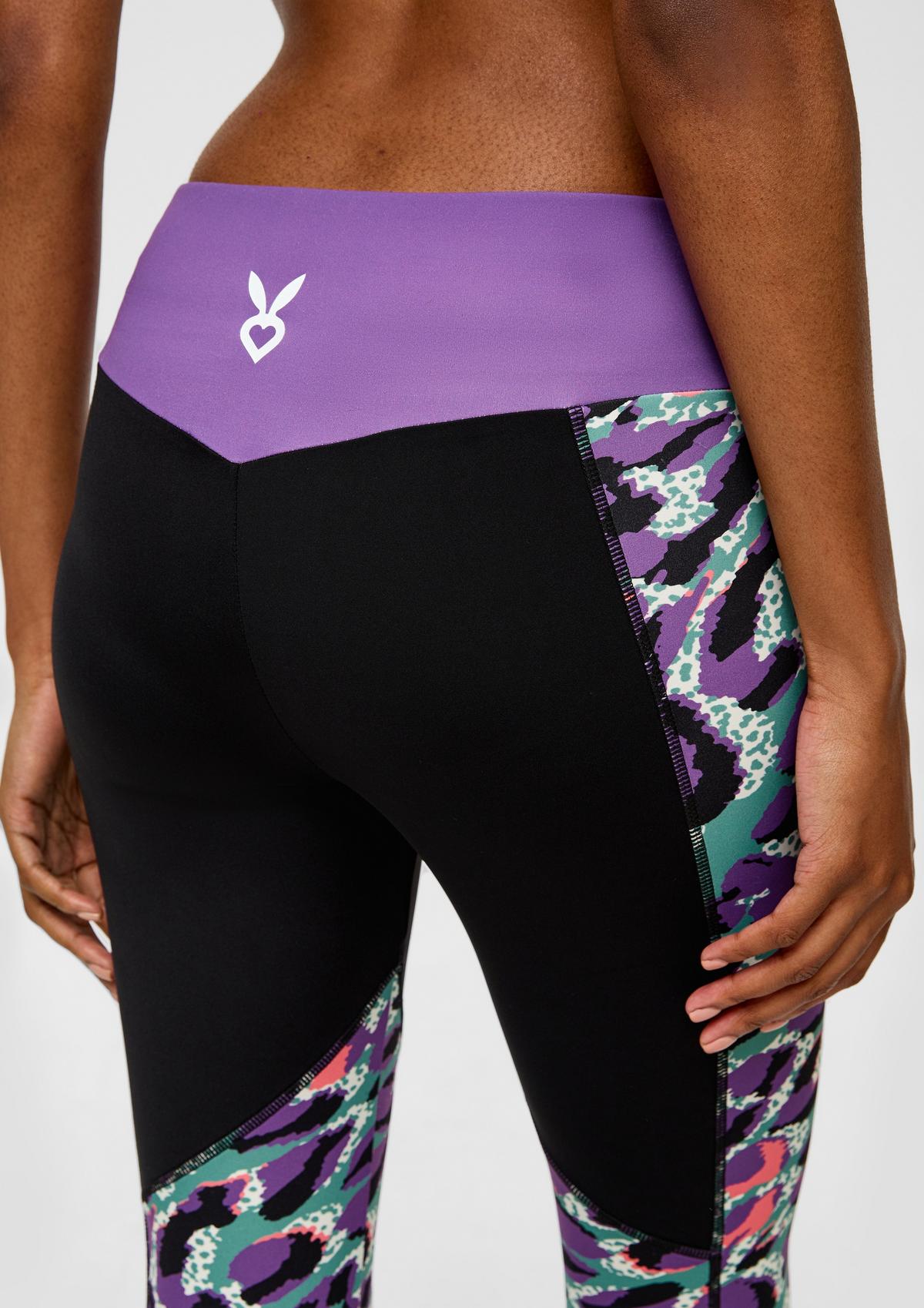 Slim fit: sporty multicolor leggings all-over with - print an