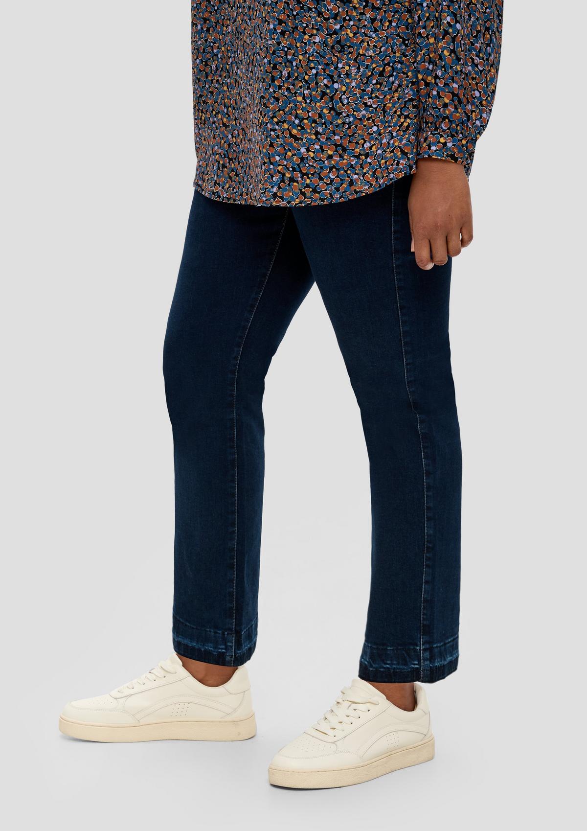 s.Oliver Jeans hlače / kroj Regular Fit / Mid Rise / kroj Slim Leg / barvani šivi