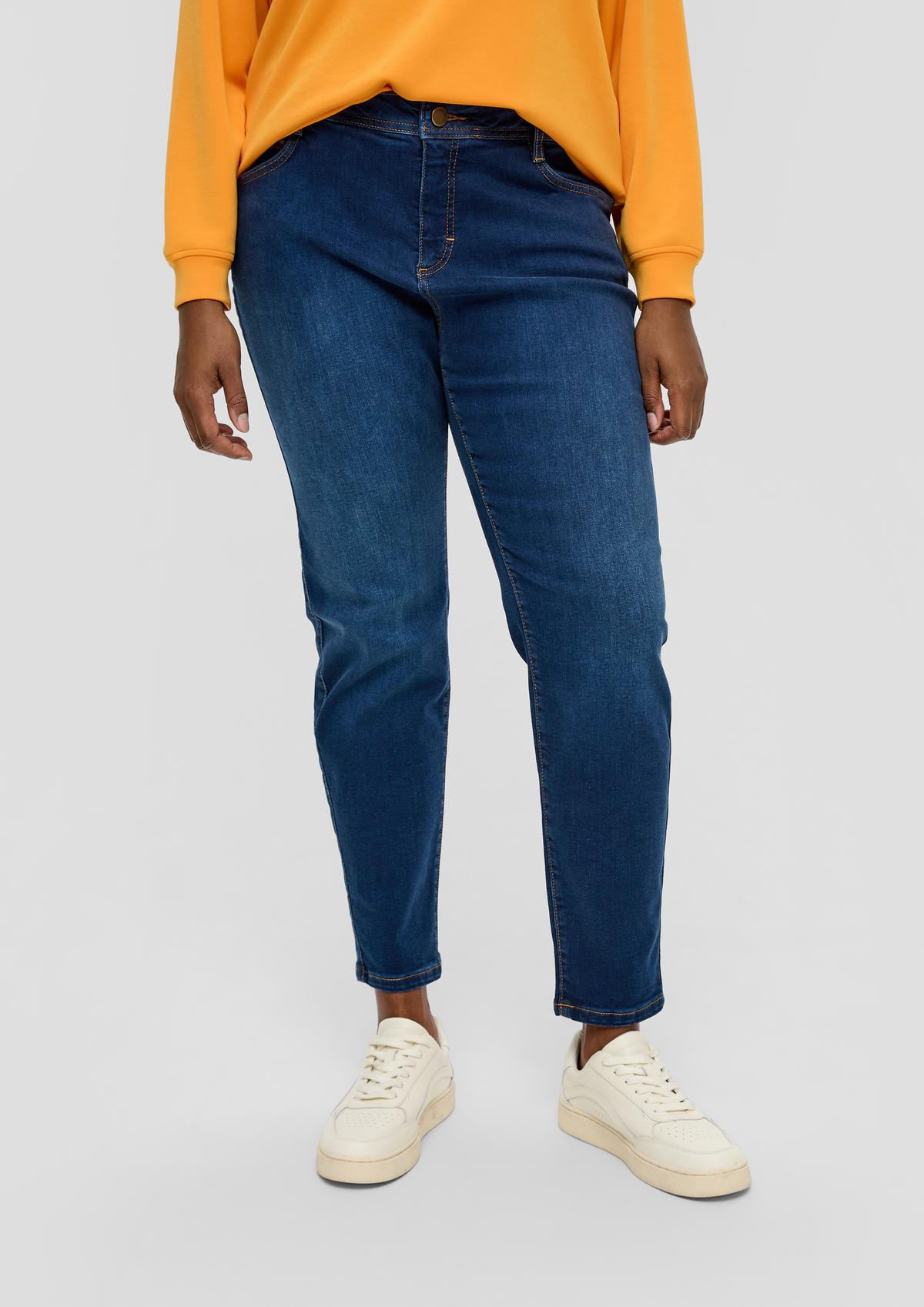 Jeans / relaxed fit / mid rise / slim leg