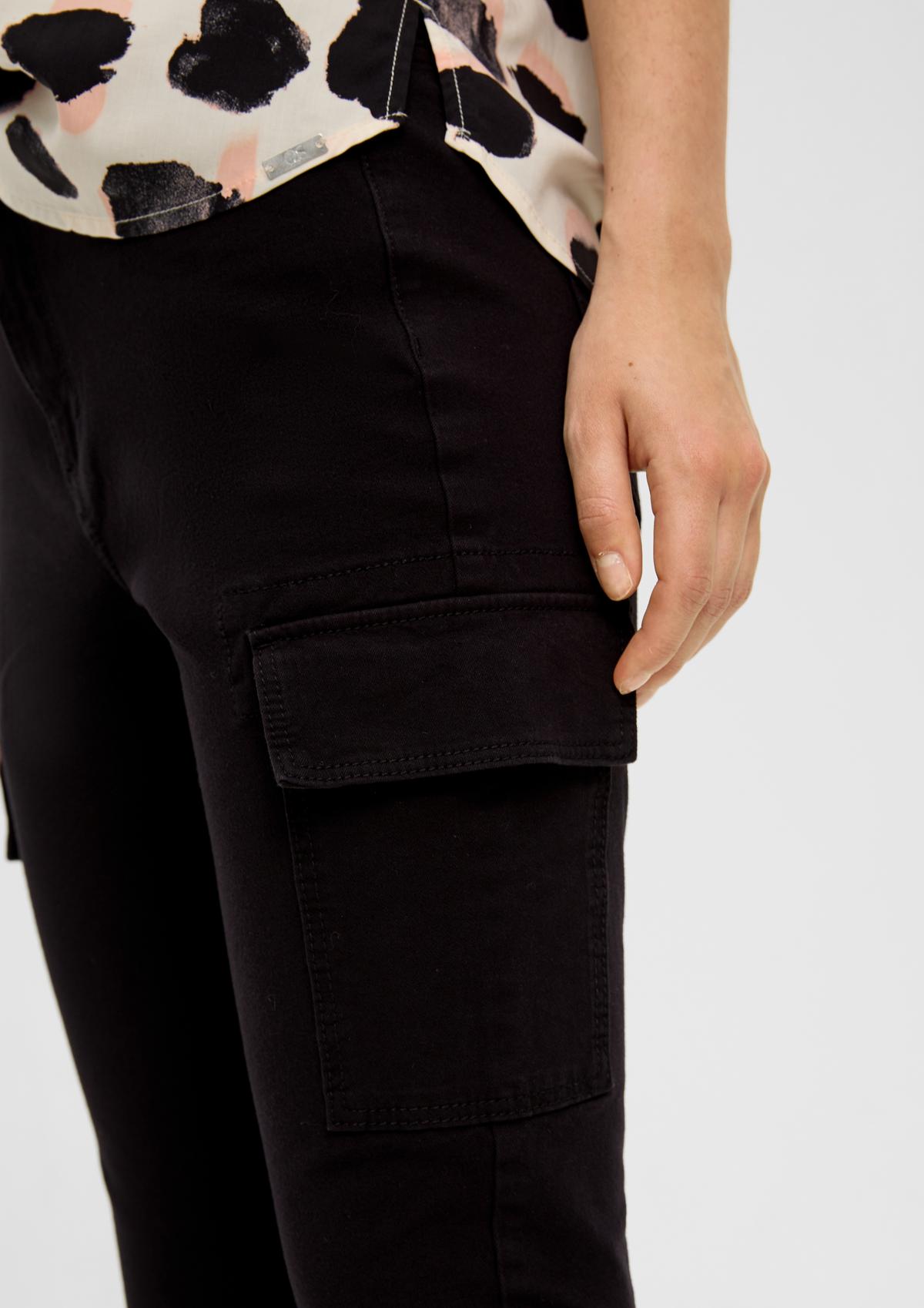 s.Oliver Slim: hlače v slogu z velikimi žepi