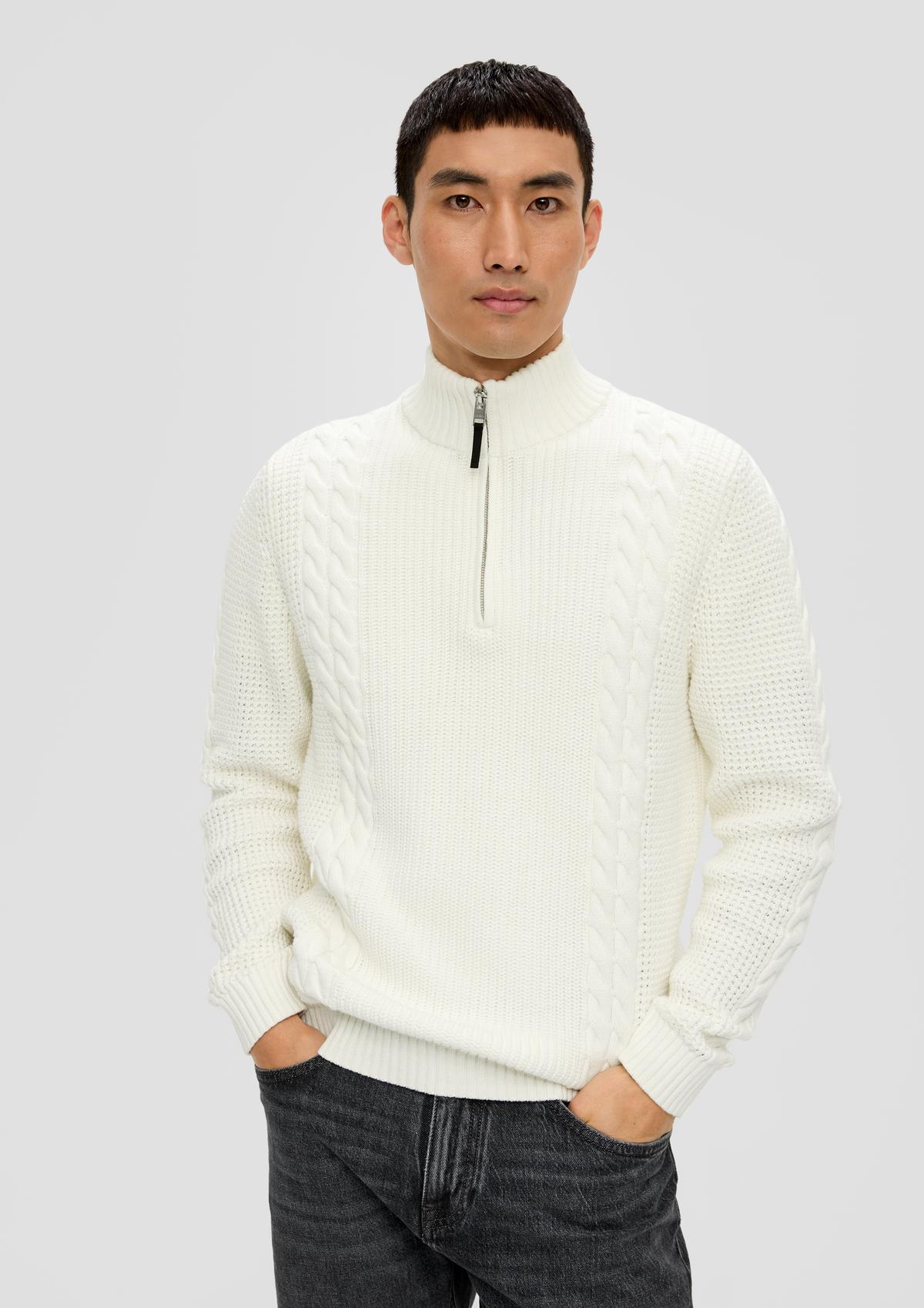 Sleeveless half-zip jumper with a cable knit pattern
