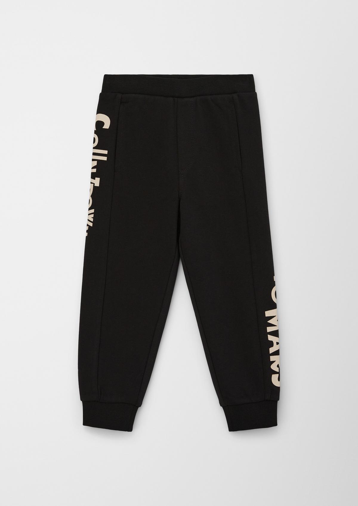 Loose fit: tracksuit bottoms with printed lettering on the side - black | s. Oliver