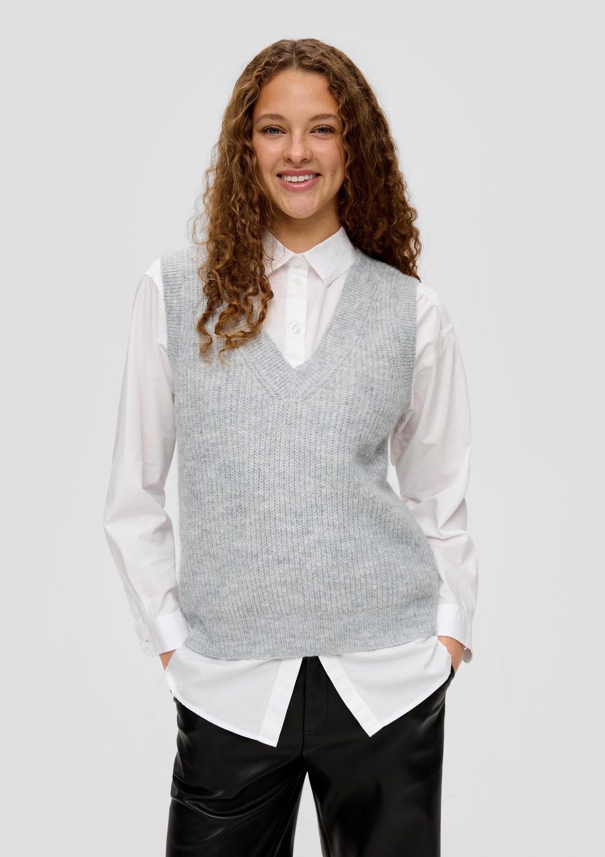 V-neck sleeveless knitted jumper - grey melange | s.Oliver