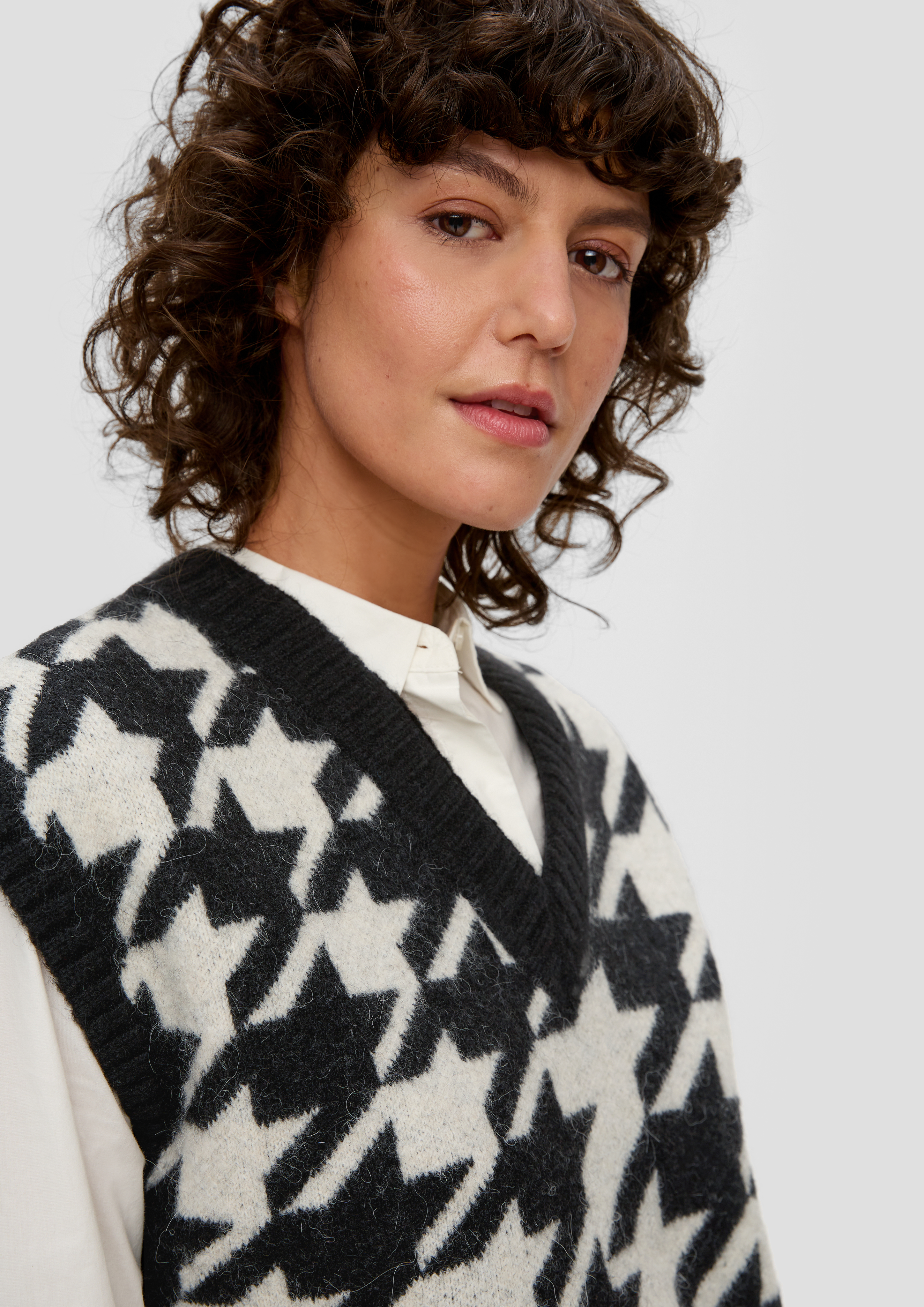 Sleeveless knitted jumper in 