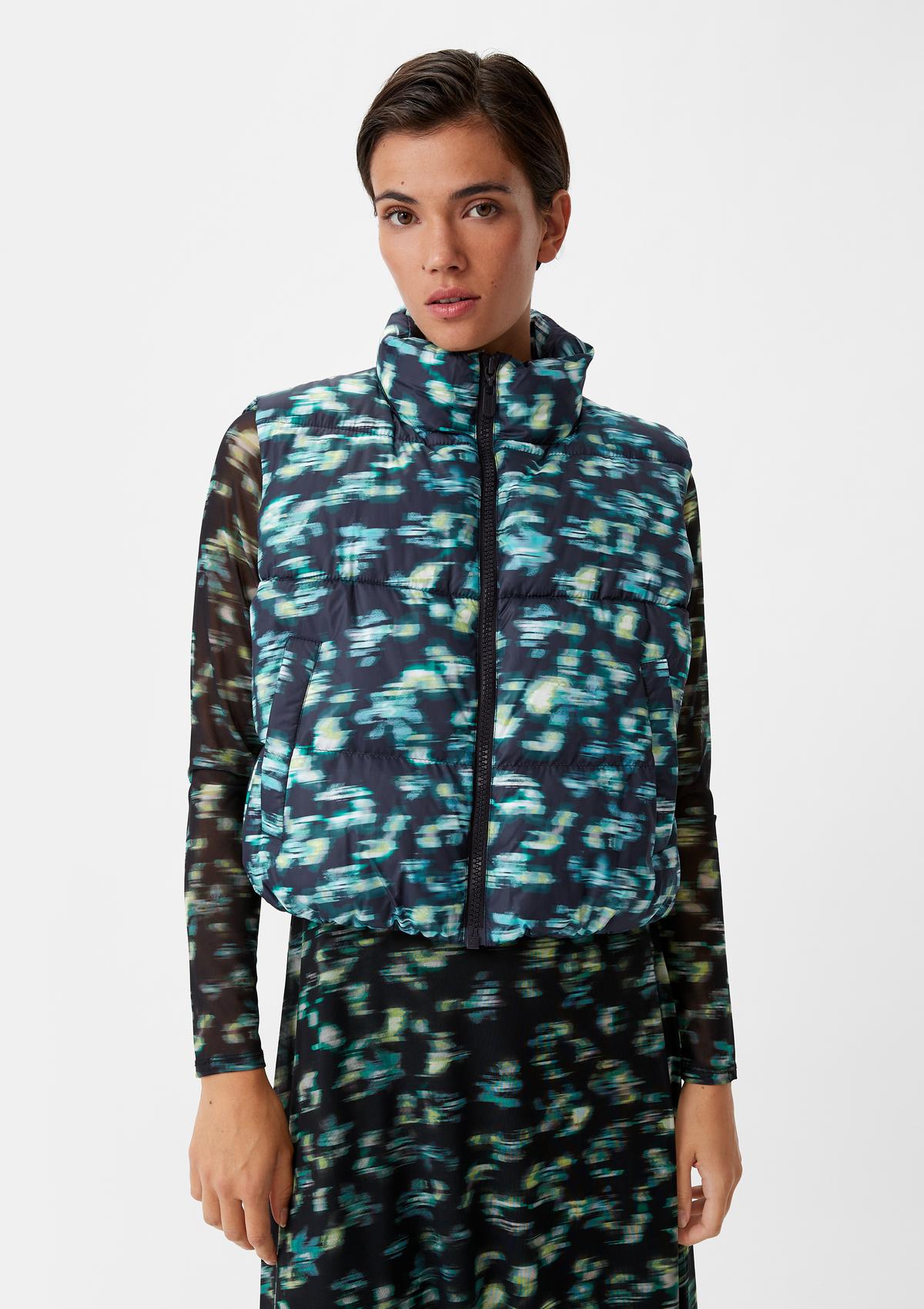 Quilted body warmer with an all-over pattern