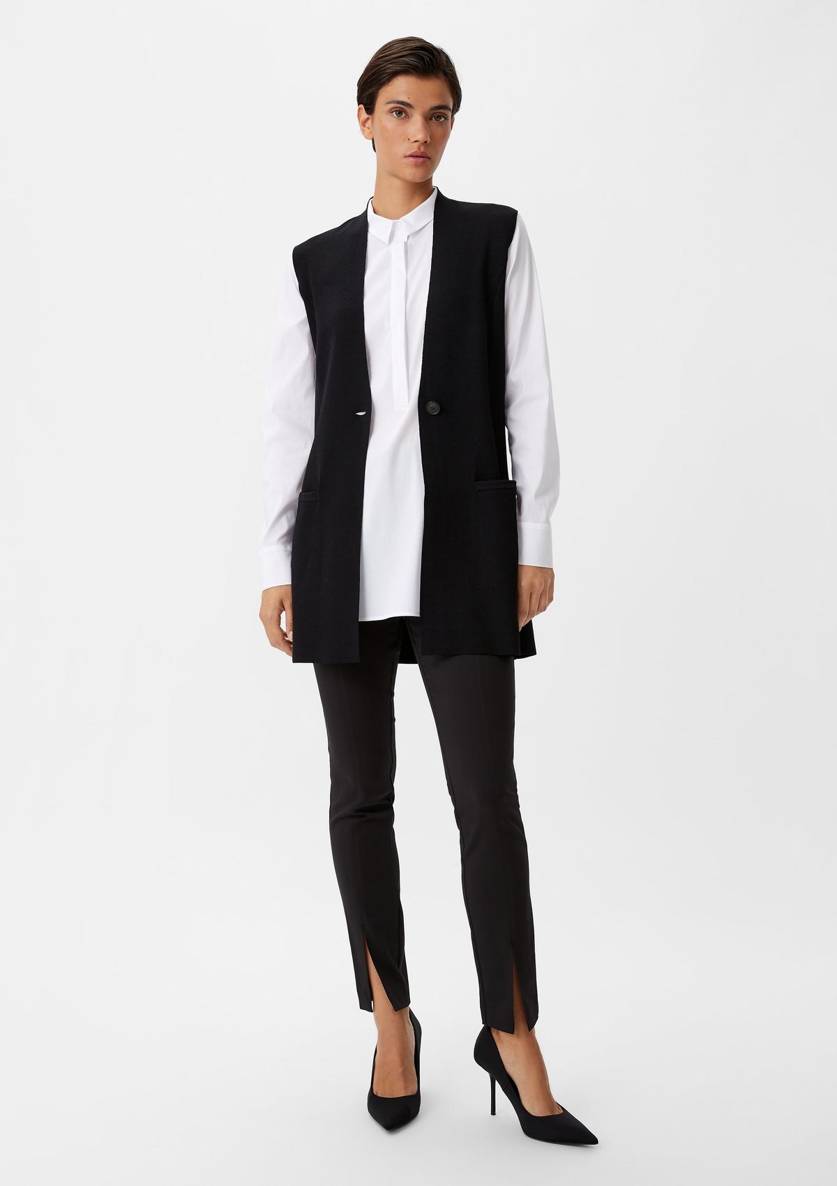 Loose-fitting cotton blouse with a mid-length button placket