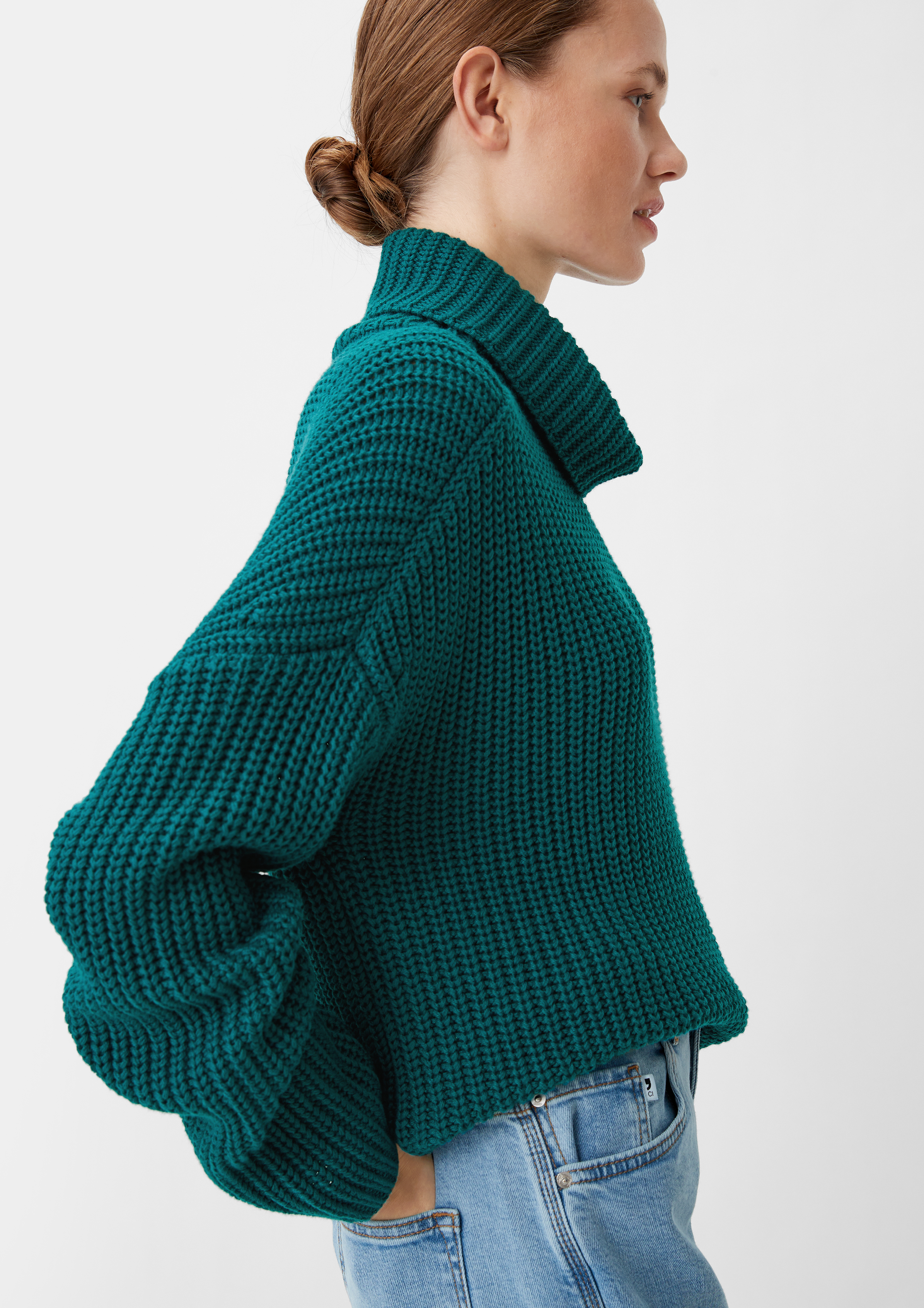 Loose-fitting knitted jumper with a neck | - Comma polo petrol
