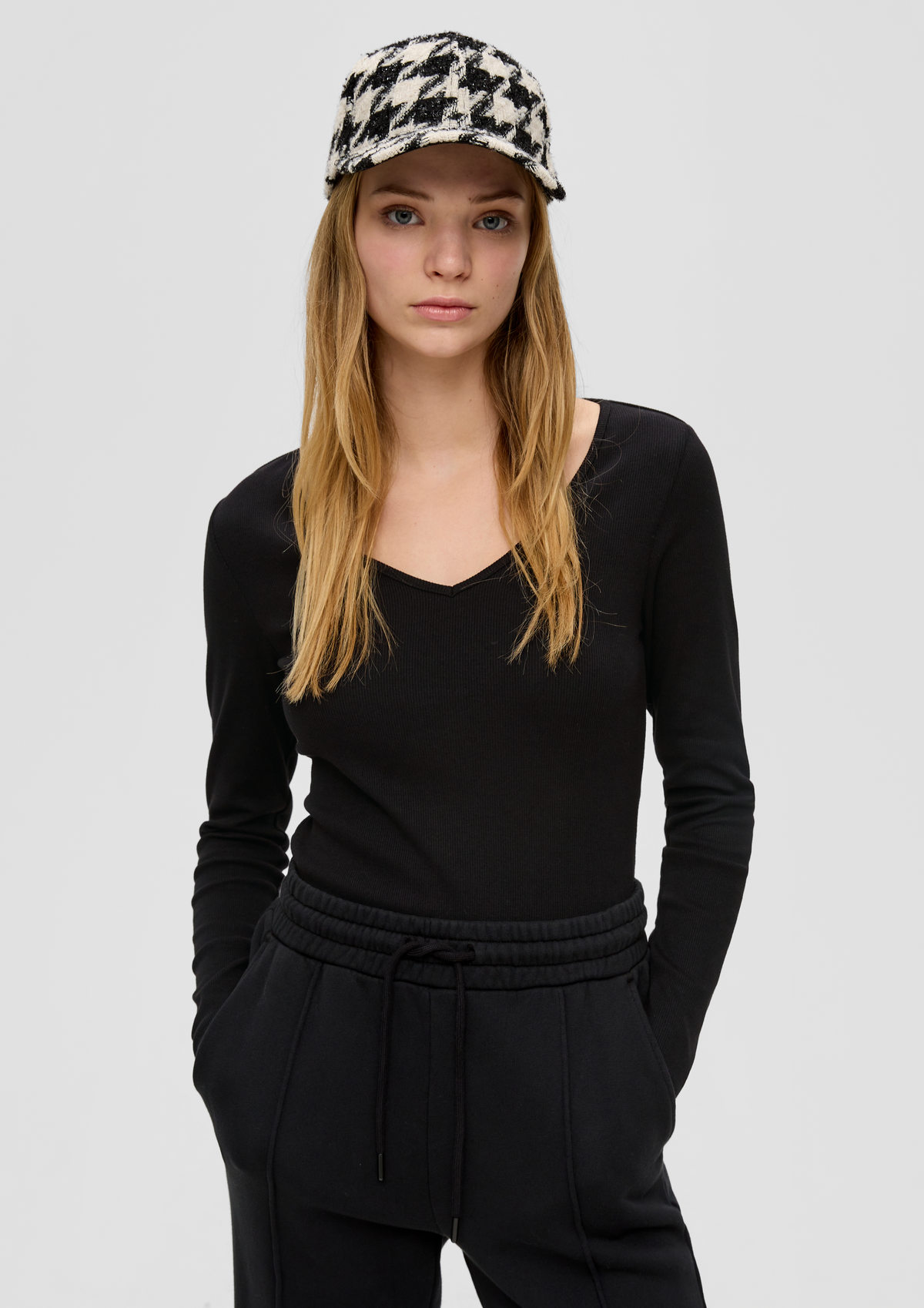 【2plan】Solin cut ribbed long sleeve tee Ribbed long sleeve top with cut-out - black | s.Oliver