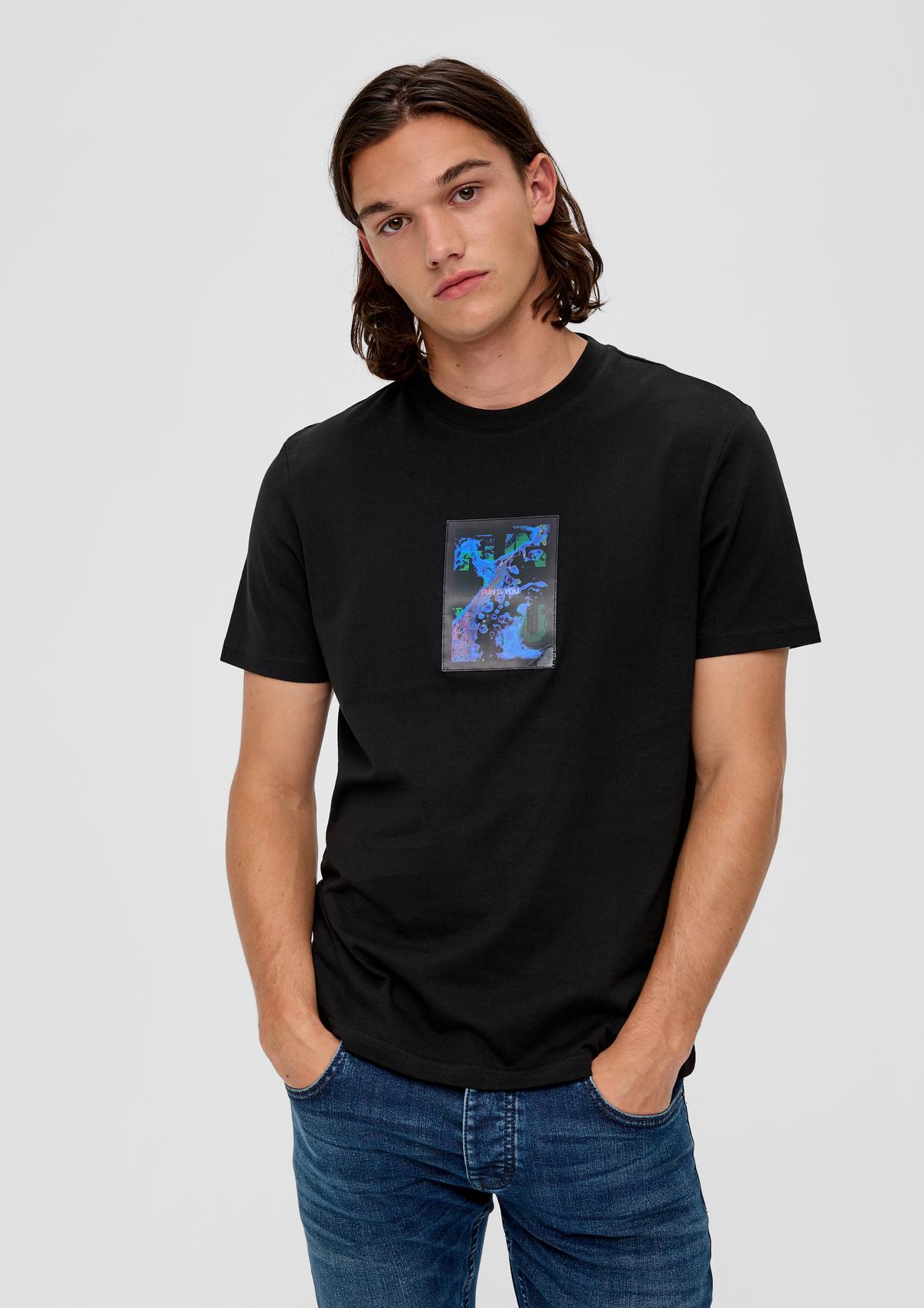 Shirt mit Hologramm-Patch