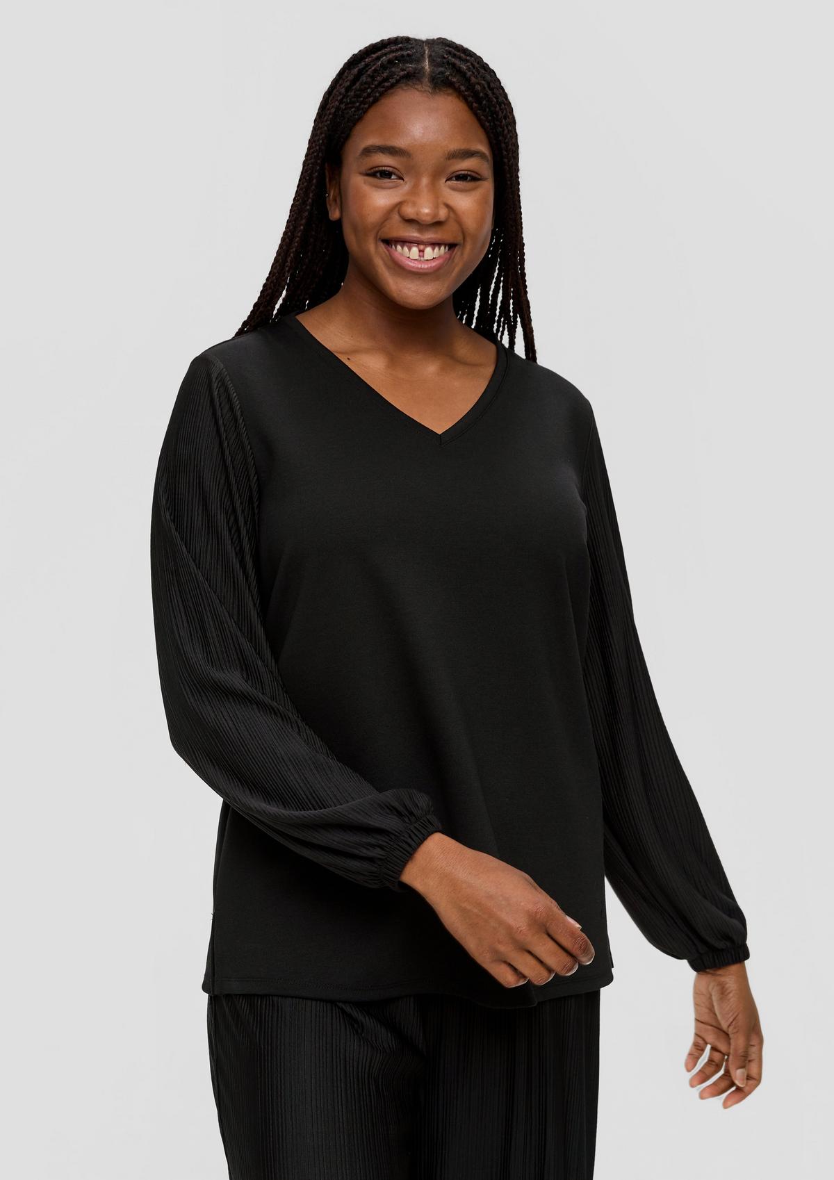 Blouse top with pleated sleeves