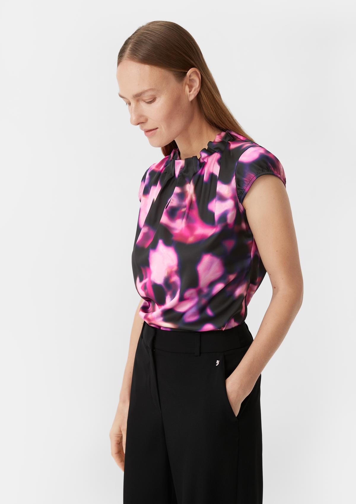 Satin blouse with an all-over print - fuchsia | Comma