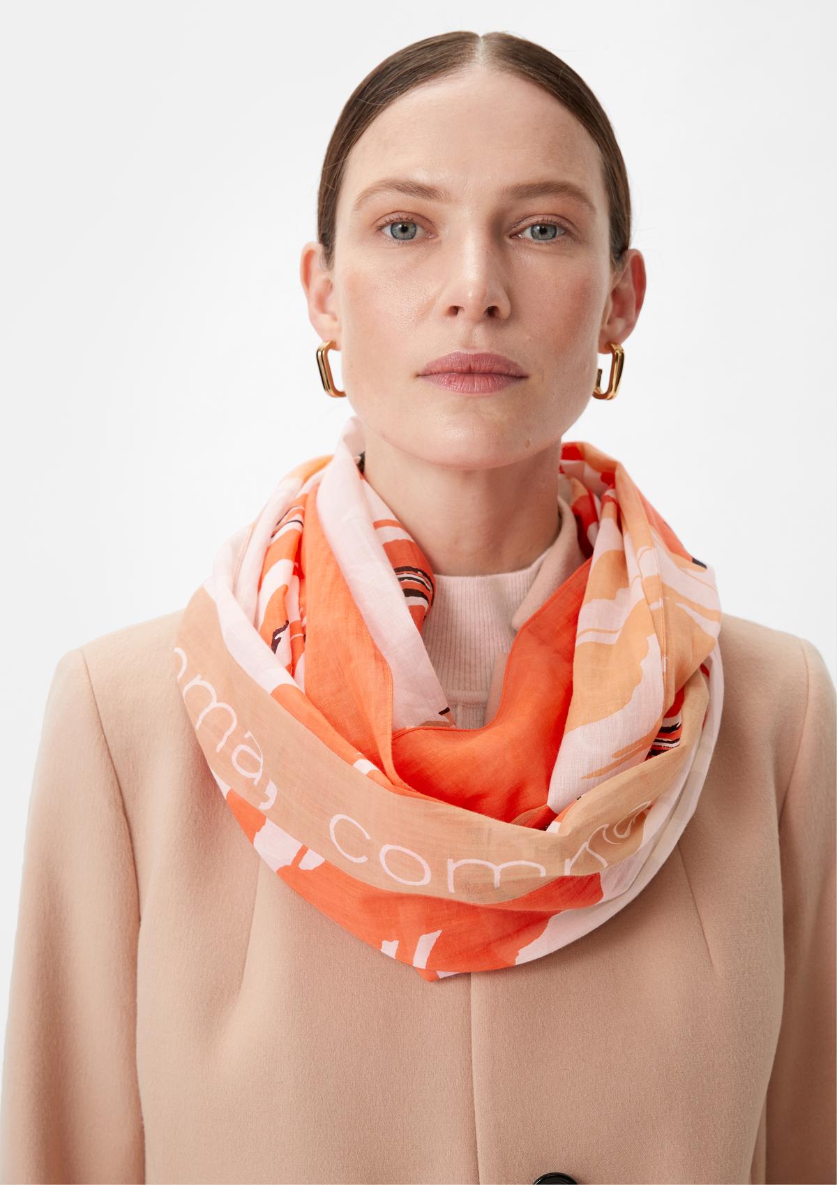 comma Lightweight snood with an all-over pattern