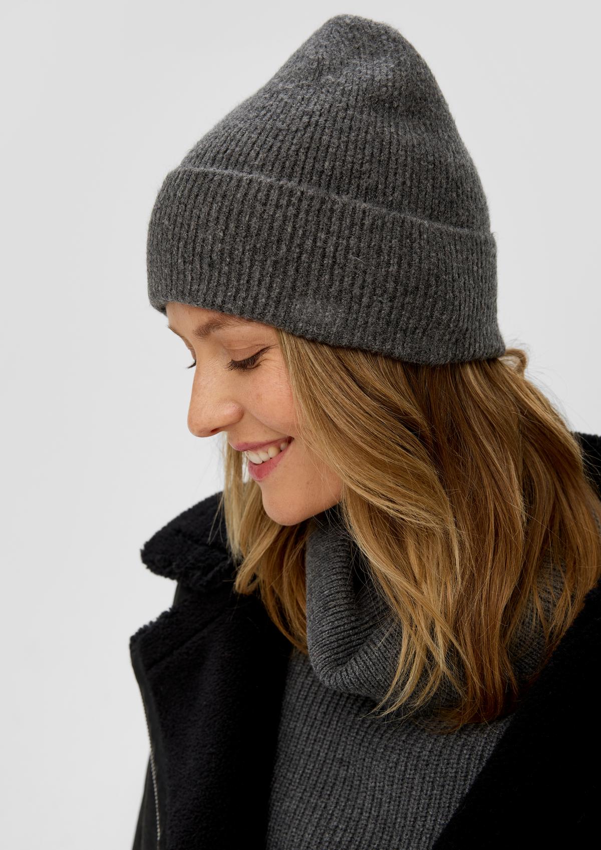s.Oliver Soft hat with cuff