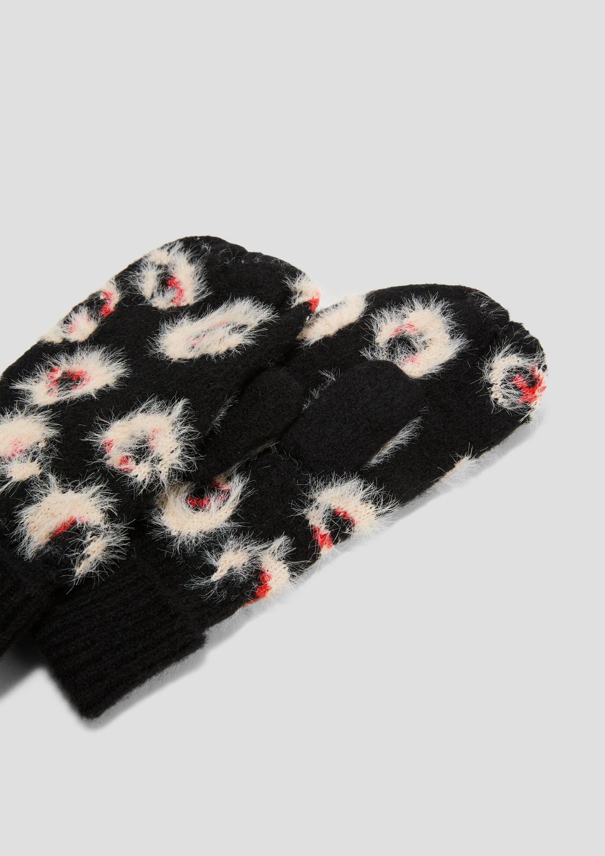 s.Oliver Mittens with an animal pattern