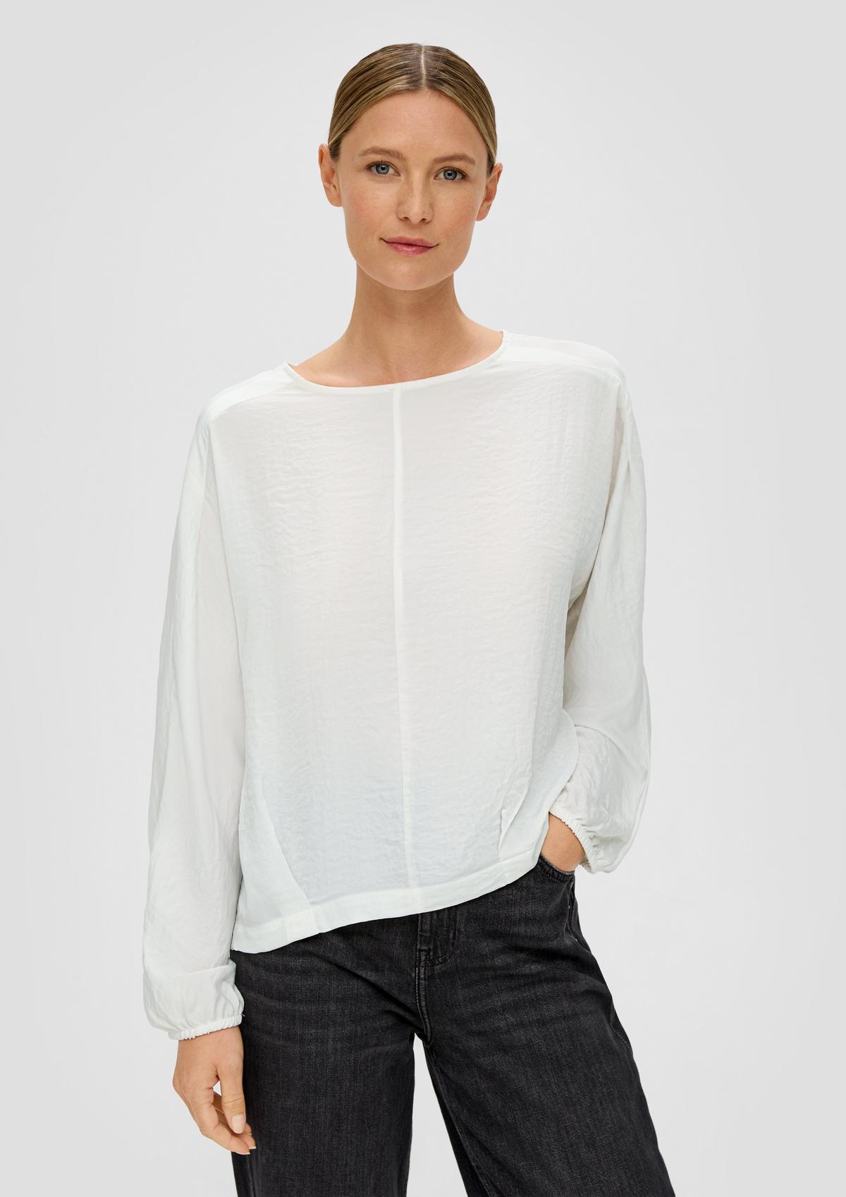Blouse with batwing sleeves