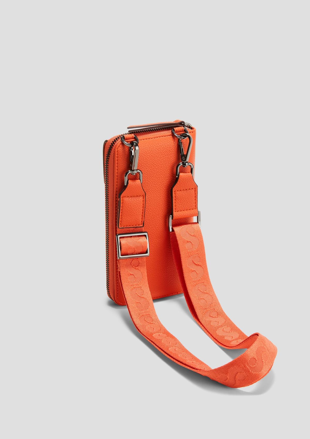 s.Oliver Phone Bag in Leder-Optik