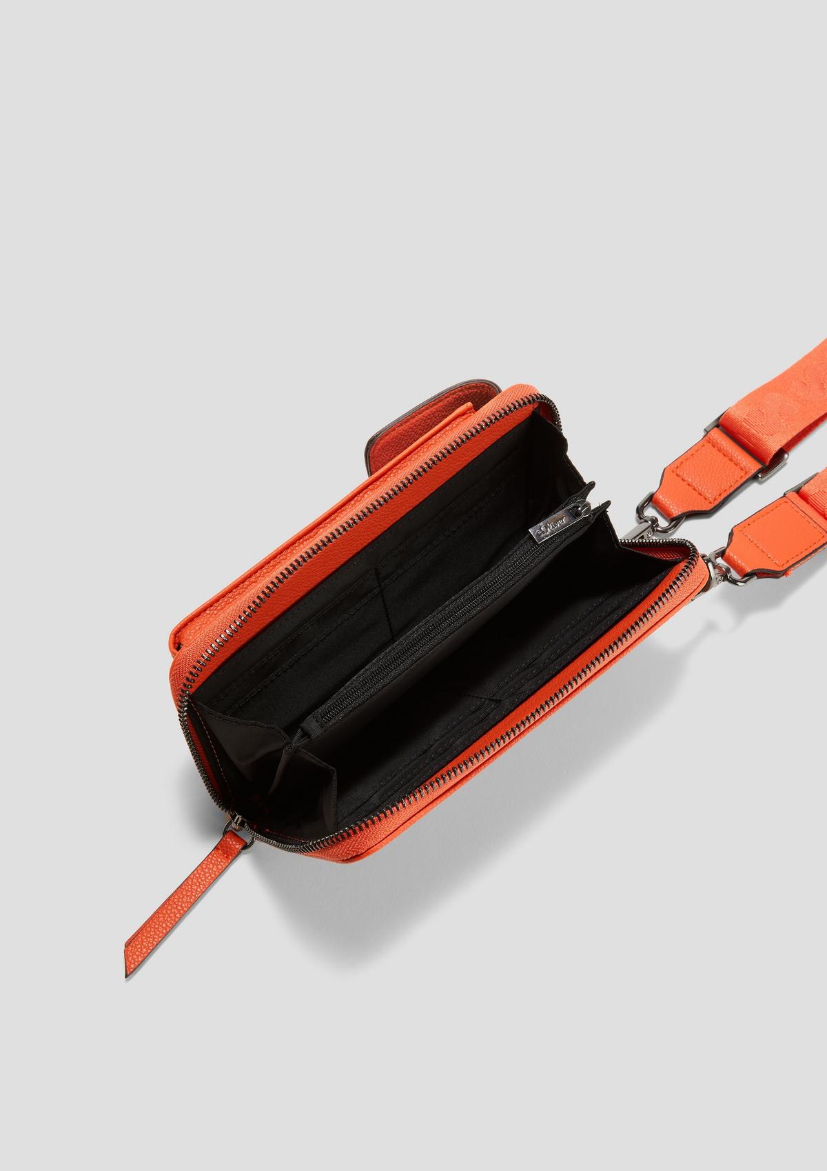 s.Oliver Phone Bag in Leder-Optik