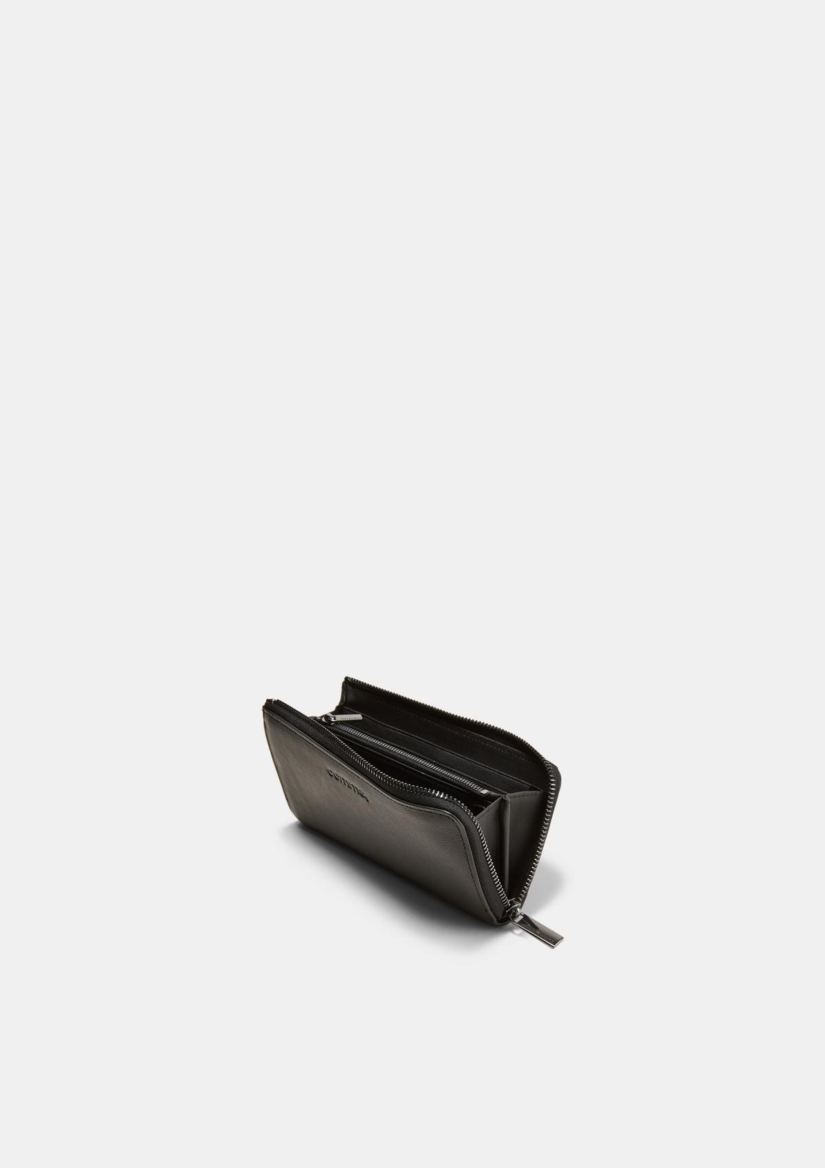 comma Large purse with a zip