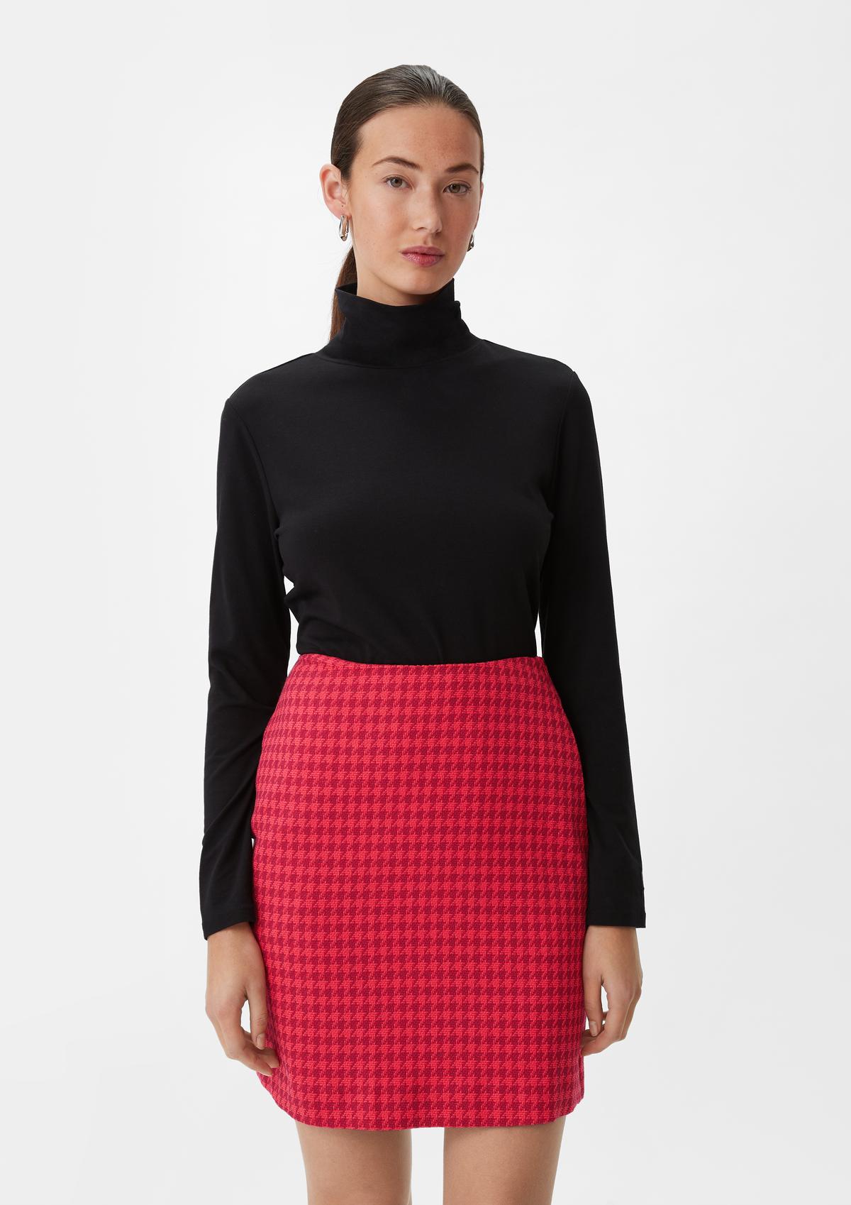 Dobby skirt with a houndstooth pattern